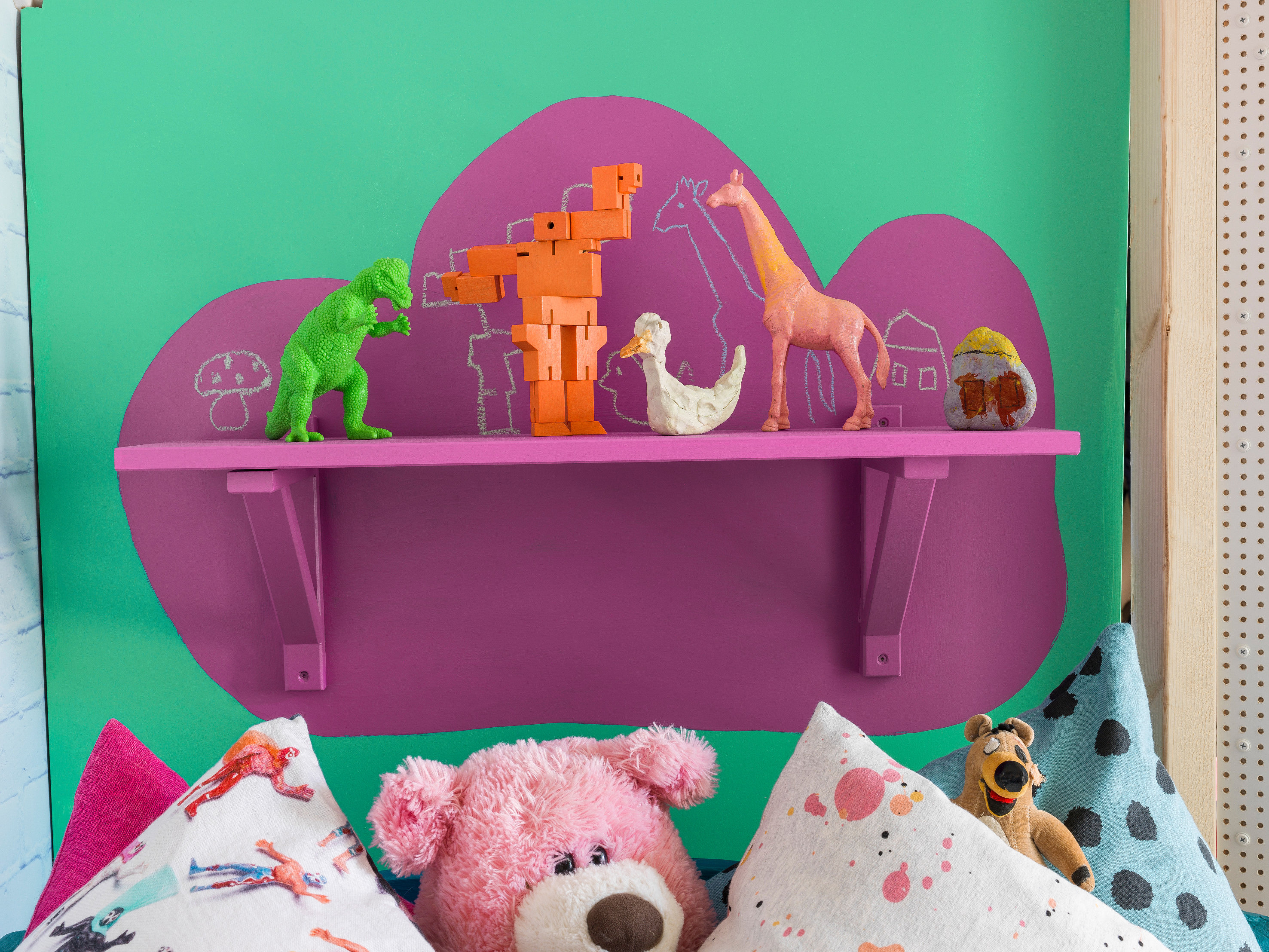 Her råder det ingen tvil om hvilken leke som skal stå hvor!