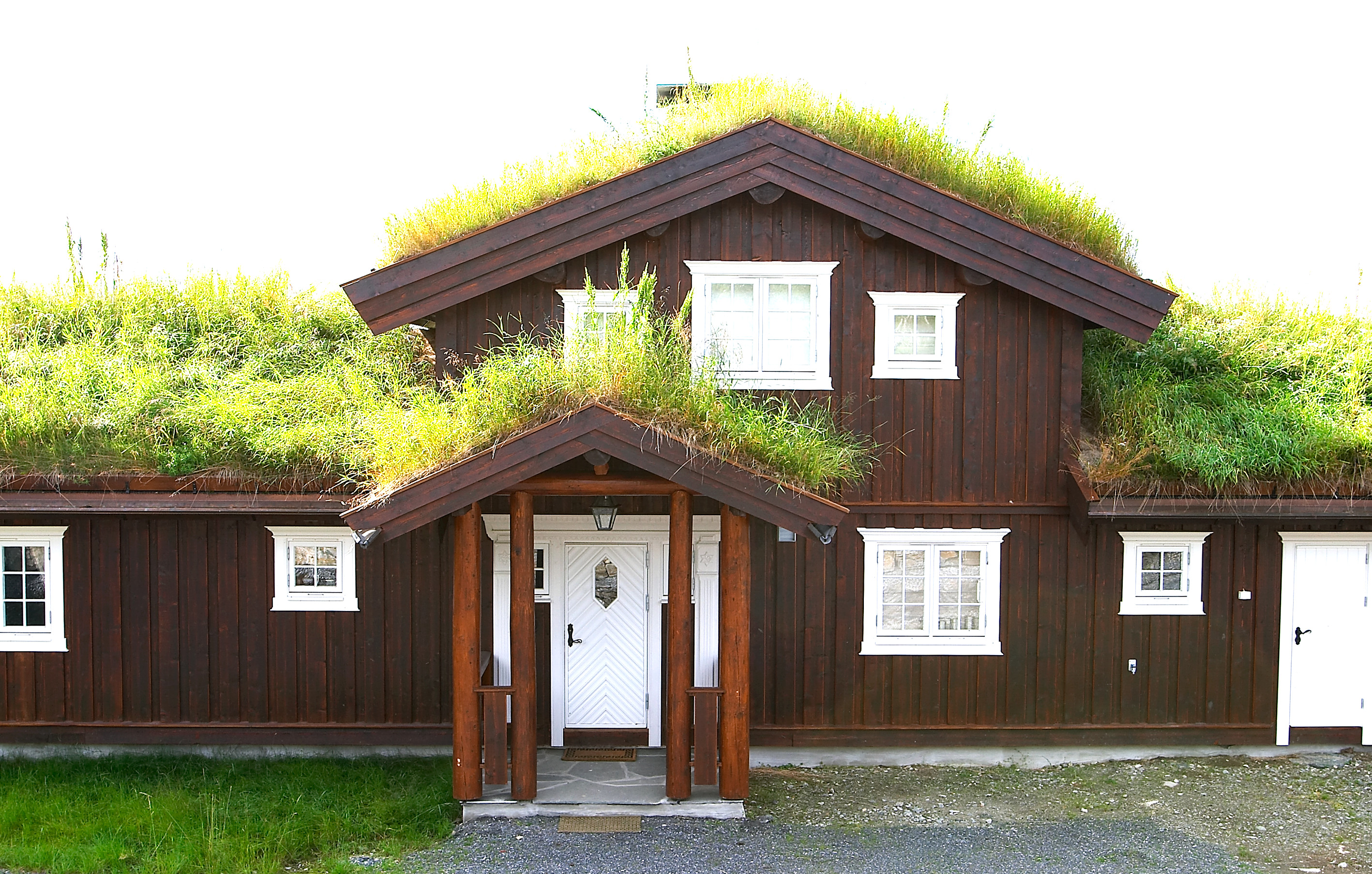 Slik beholder du fargen på hytteveggen