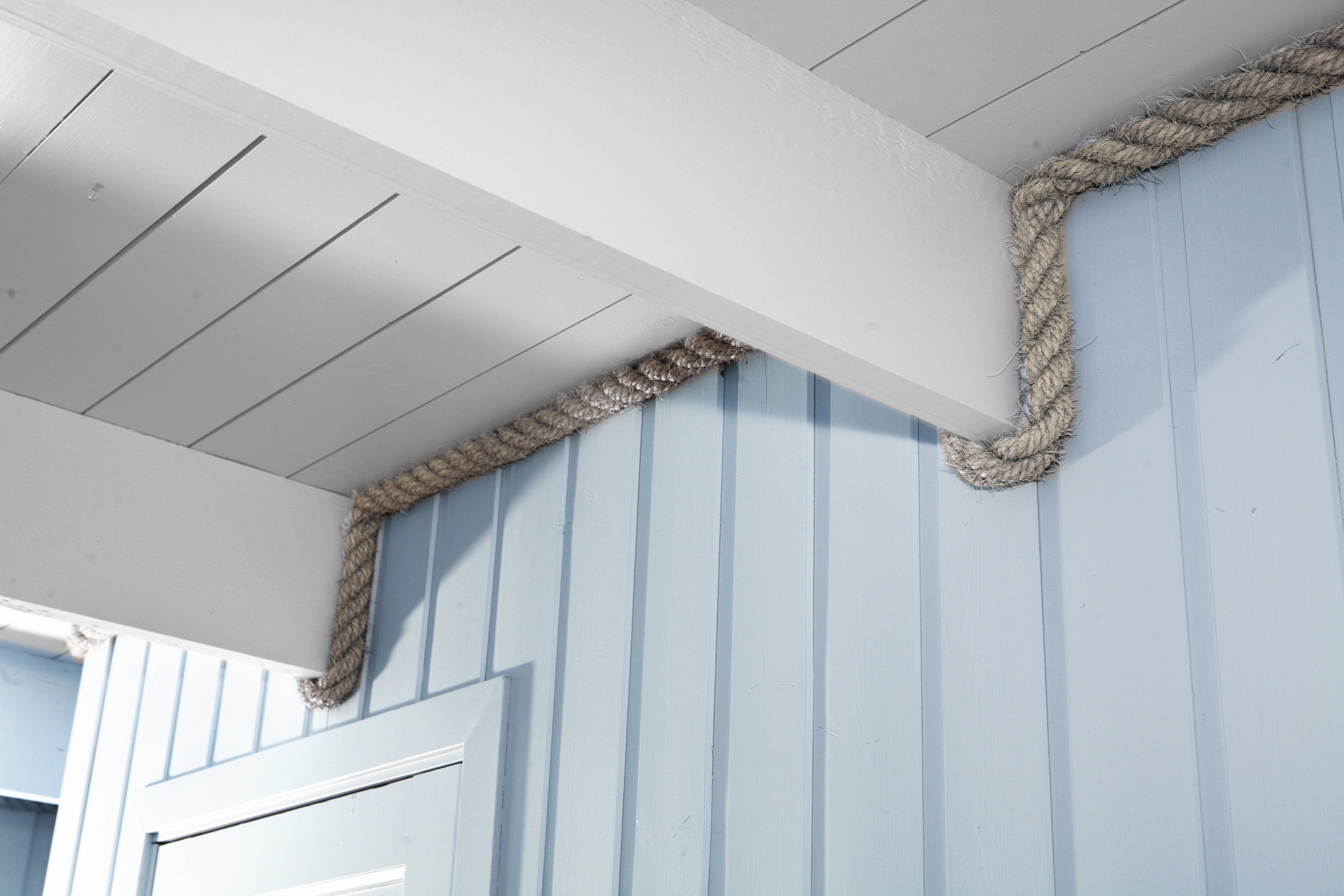 Tauet markerer overgangen mellom tak og vegg – en tøff detalj!