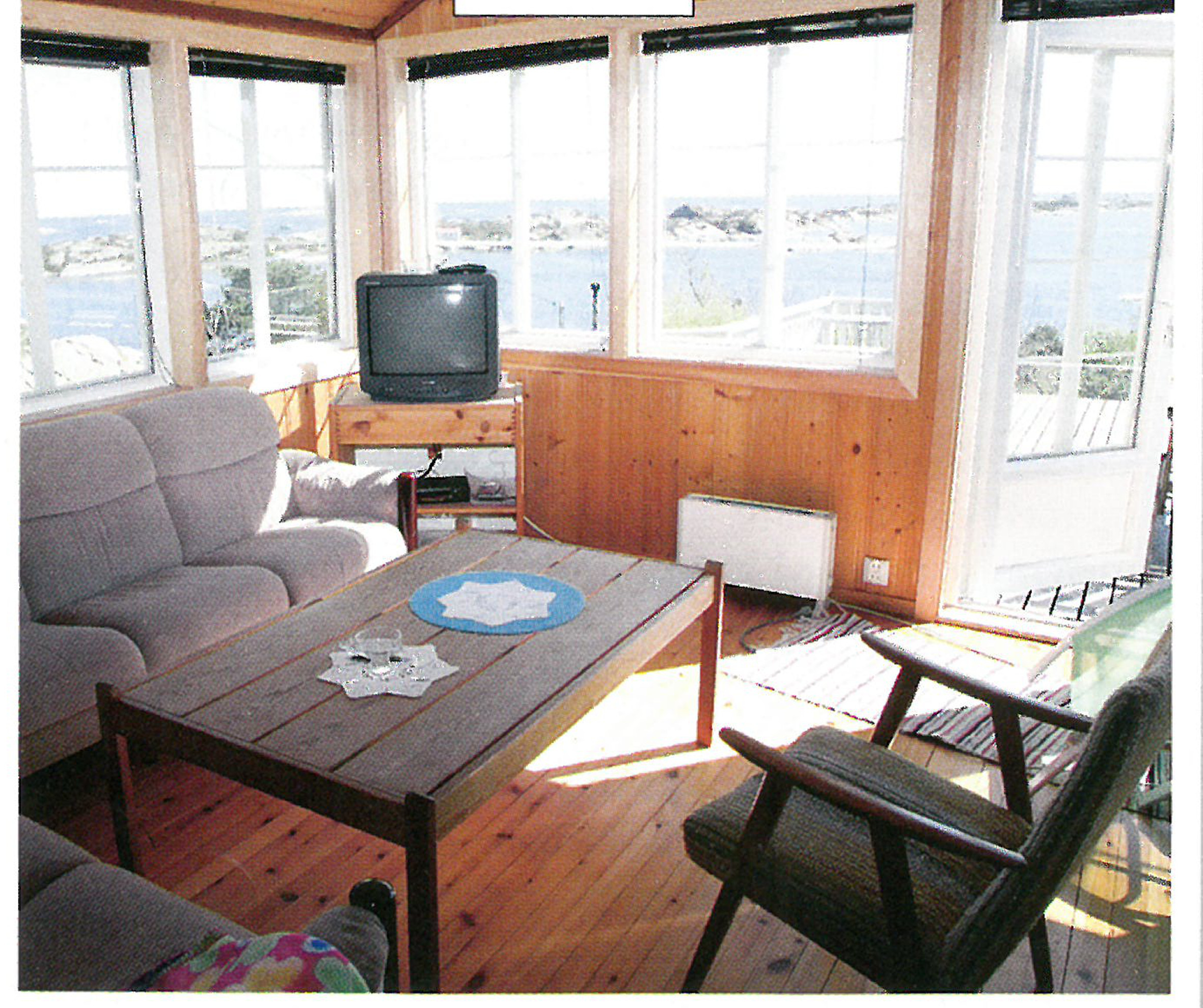 Gule rammer, klare for fornyelse. 