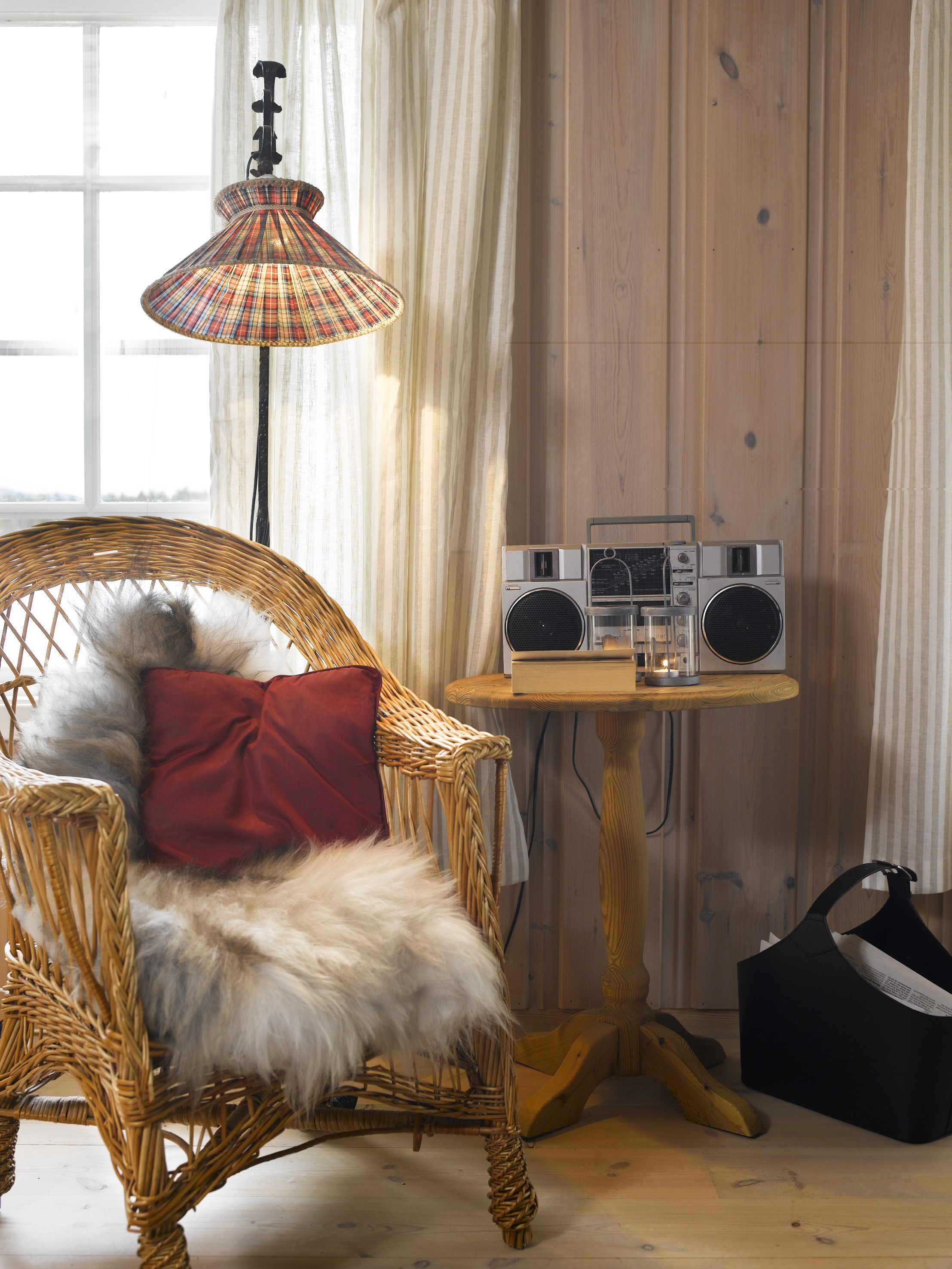 Kjært arvegods fikk nytt liv, mot dempede vegger og lyse gardiner. 