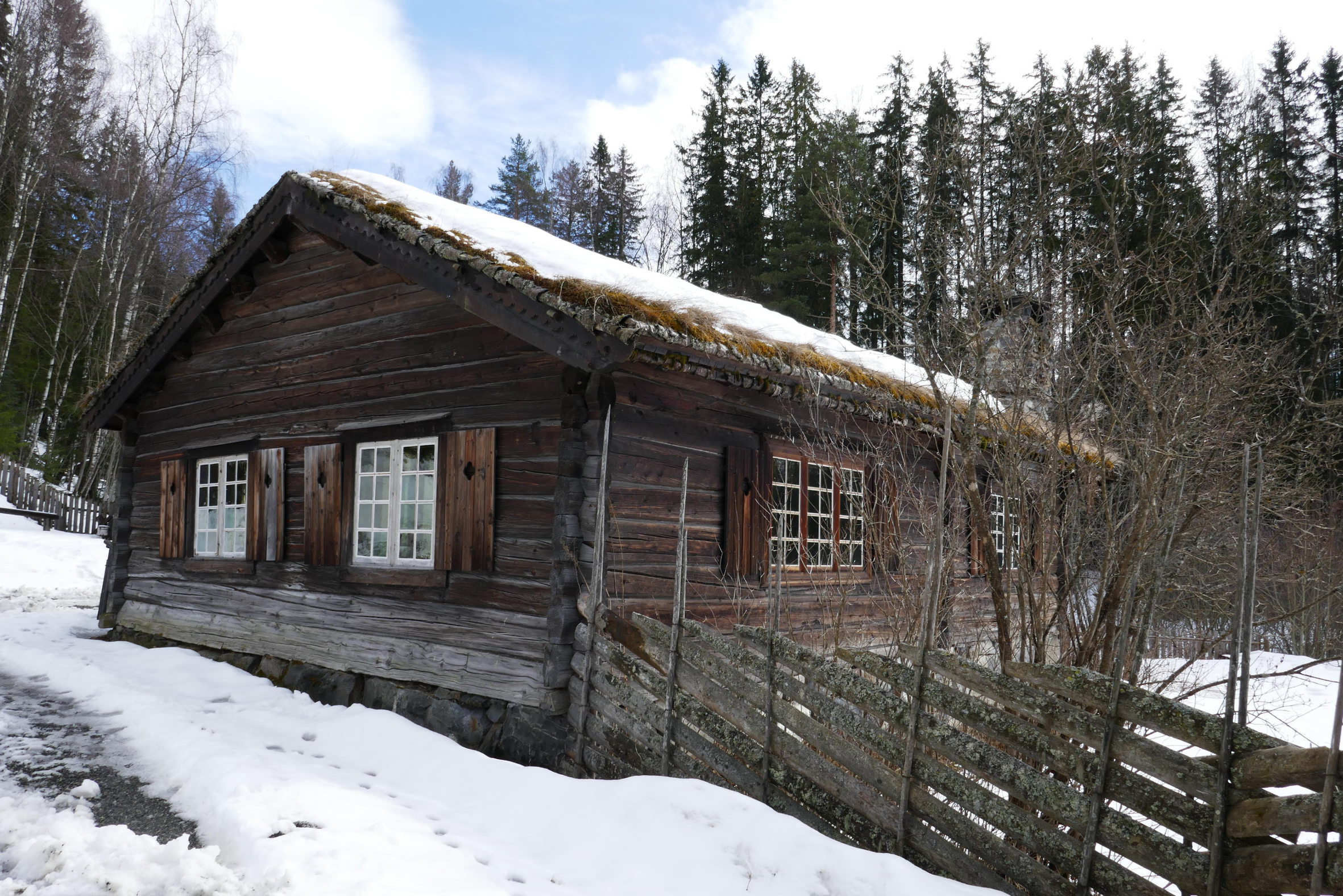 HYTTEDRØM: Den ultimate hyttedrømmen er den gamle setra. (Foto: Bjørg Owren/ifi.no)