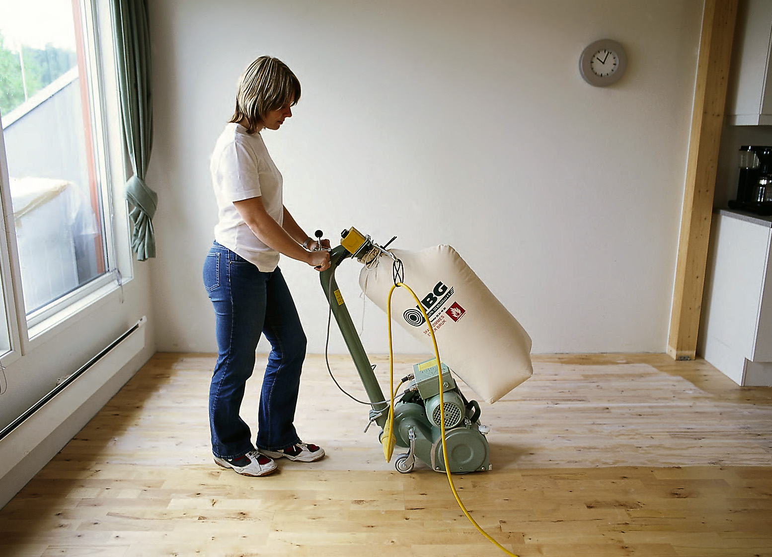 Kan vi lakkere det oljede gulvet?