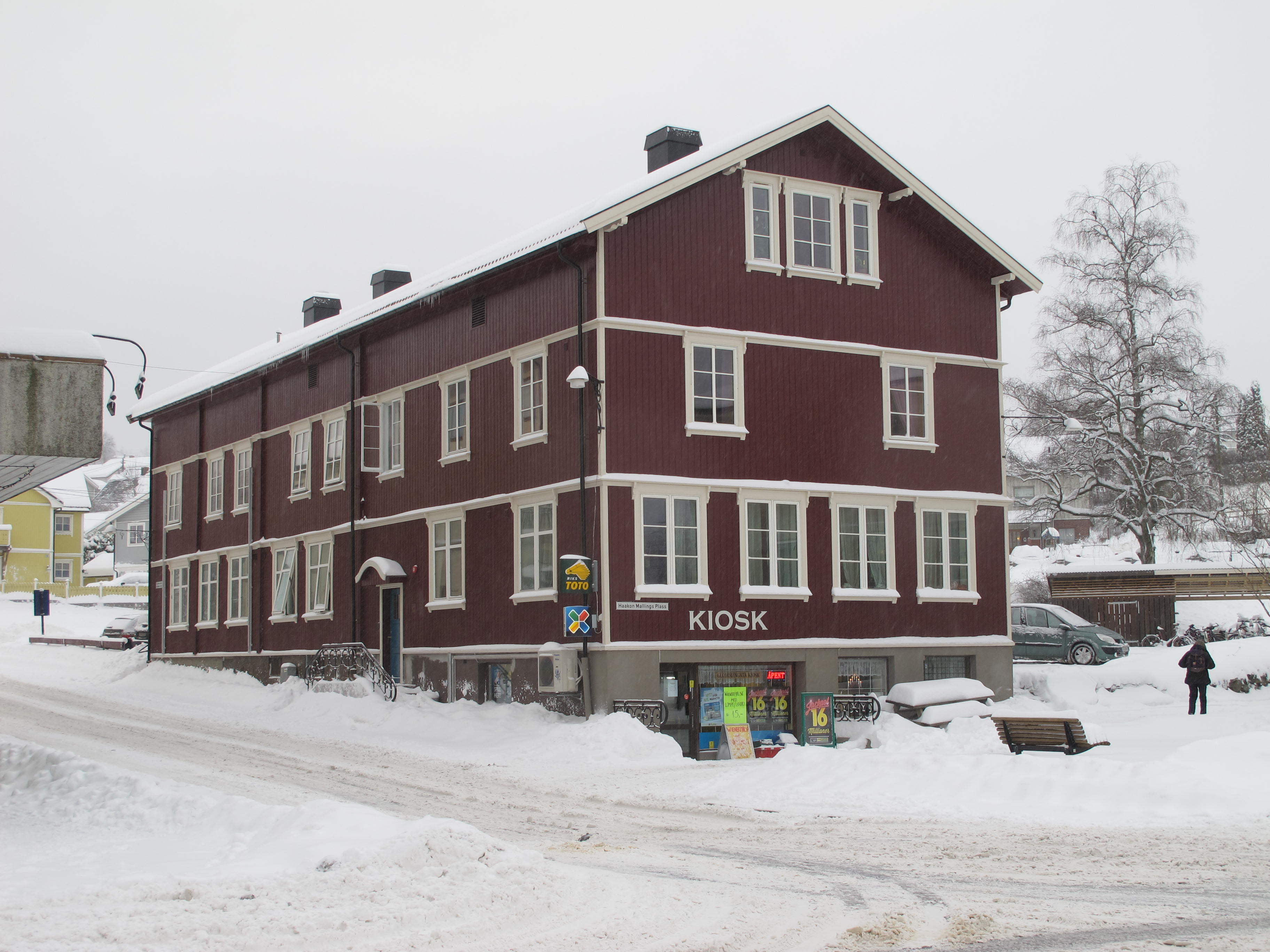 IDENTITET: Farger p&aring; hus, b&aring;de private boliger og n&aelig;ringsbygg, er med &aring; skape et steds identitet. (Foto: Mette L&rsquo;orange)