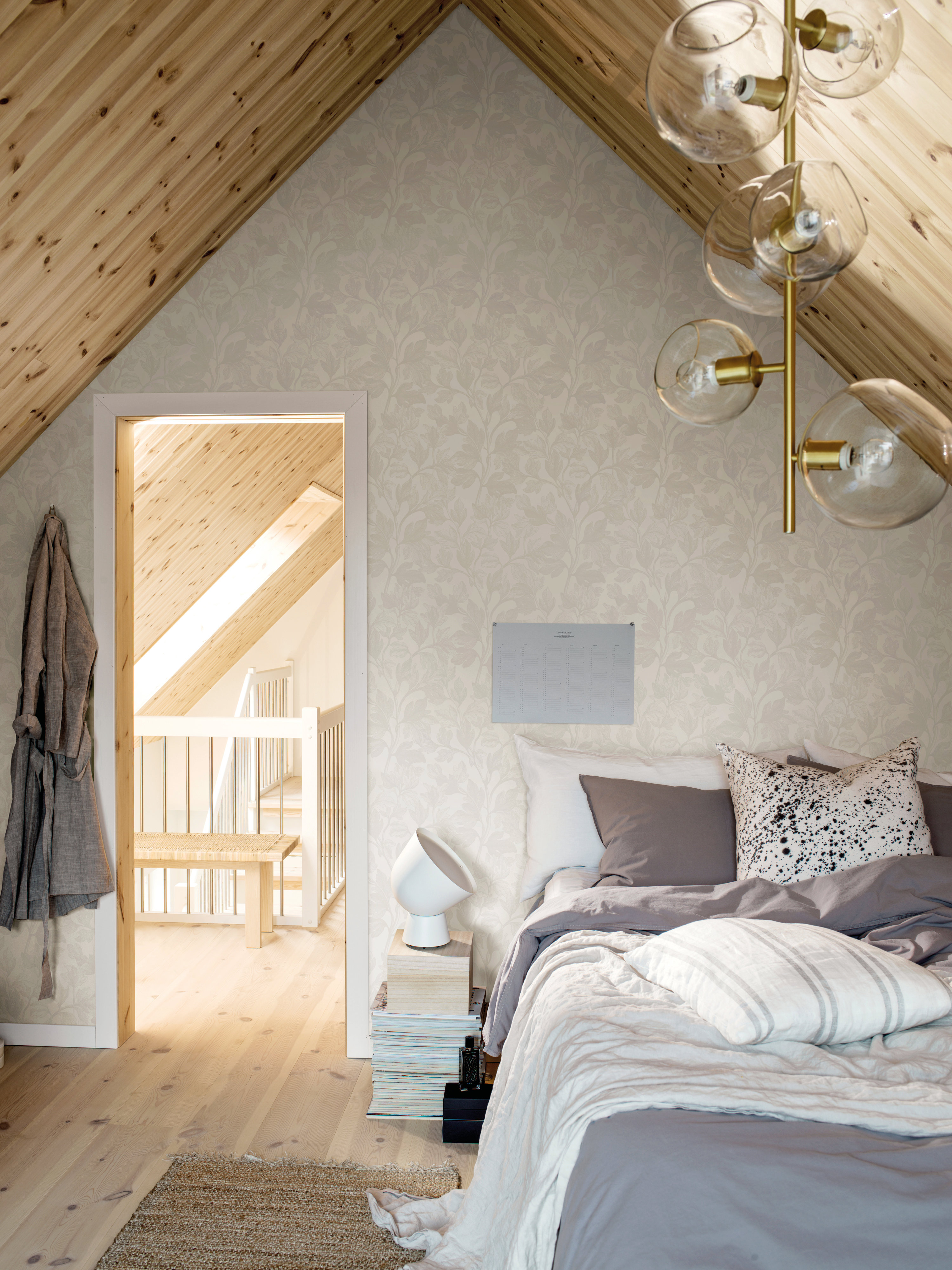 Lyst tapet på soverommet