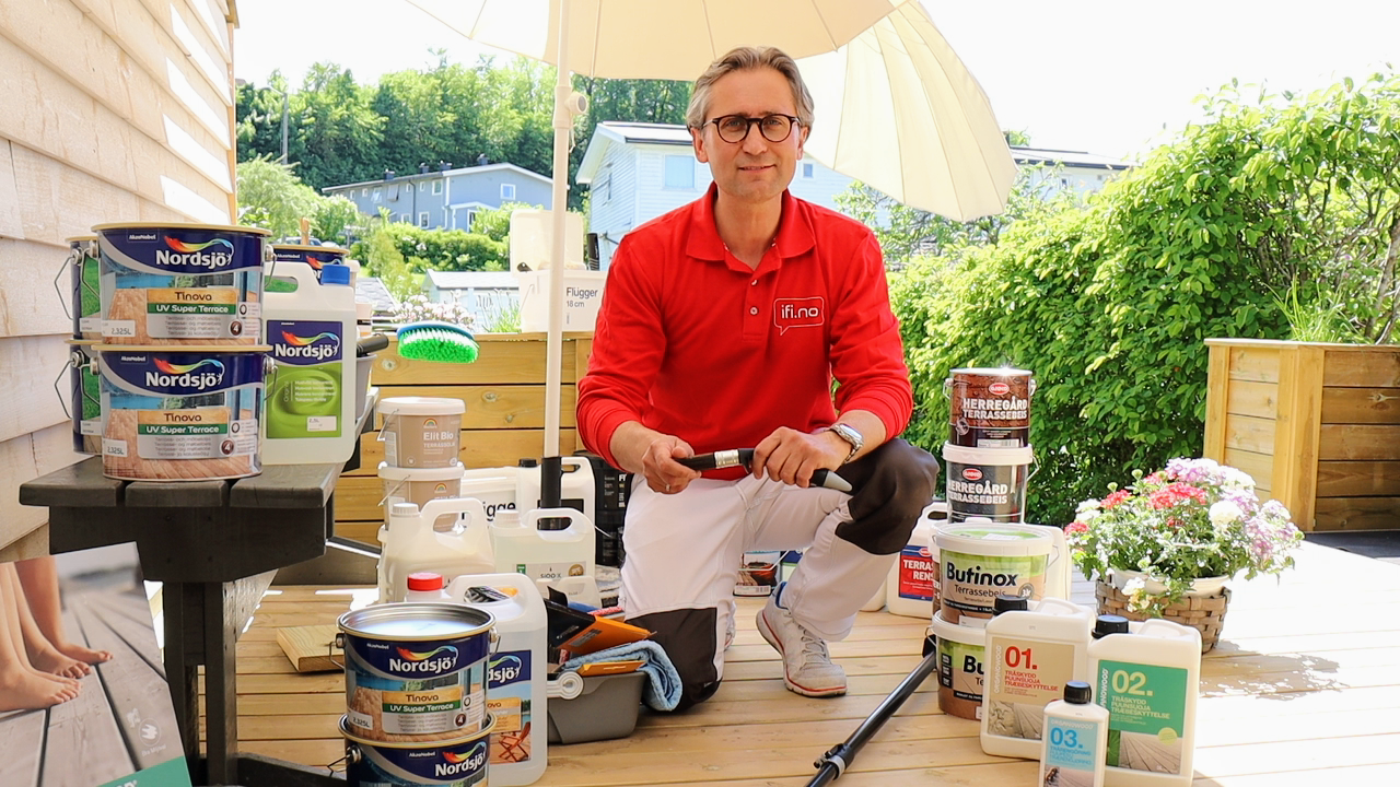 stort utvalg av overflatebehandlinger for terrasse vises frem.