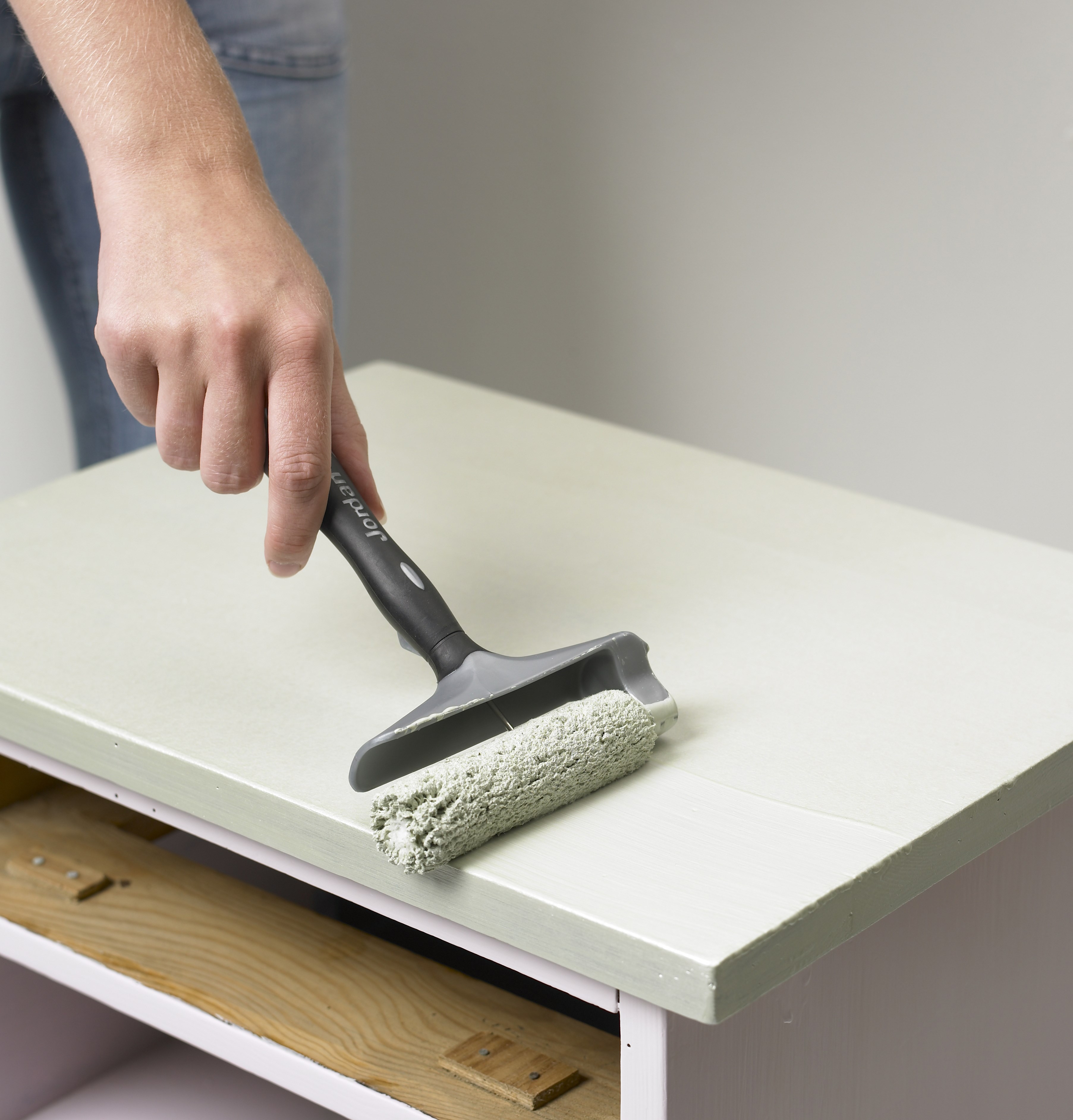 Hvordan male oljede eikemøbler?