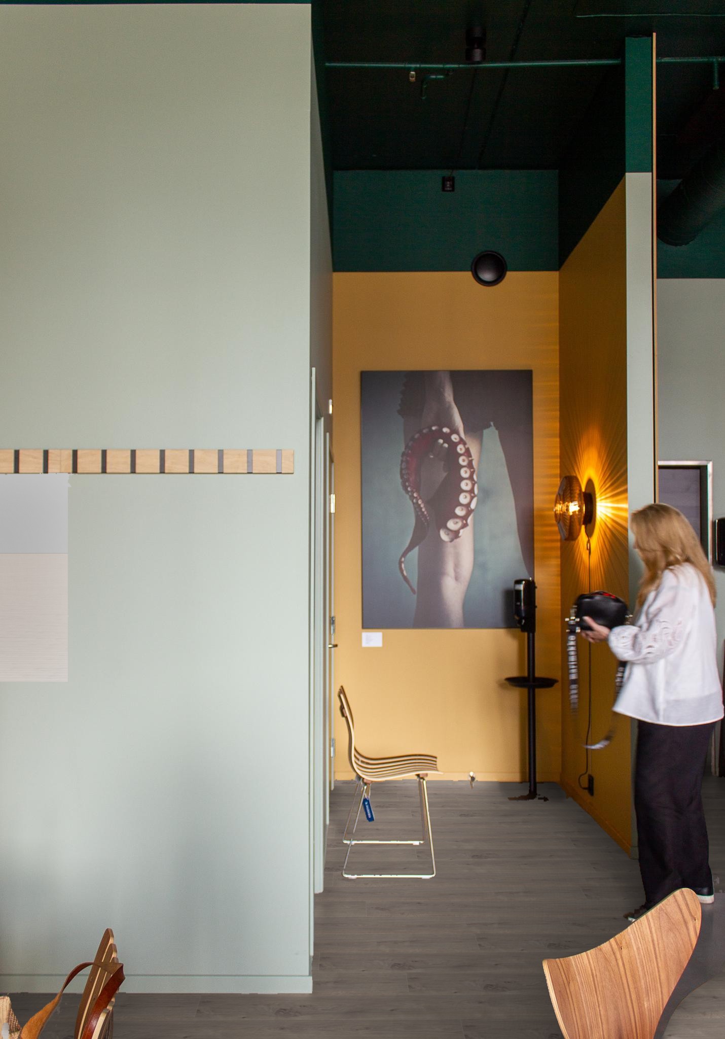 Personalisert bilde med mørkt gulv