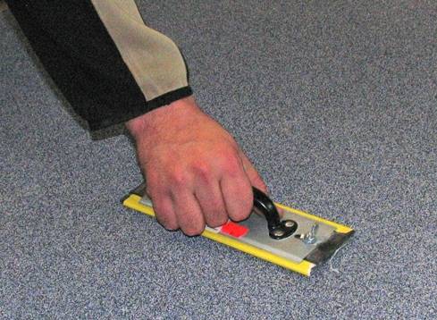 Overflødig, løs sand fjernes.