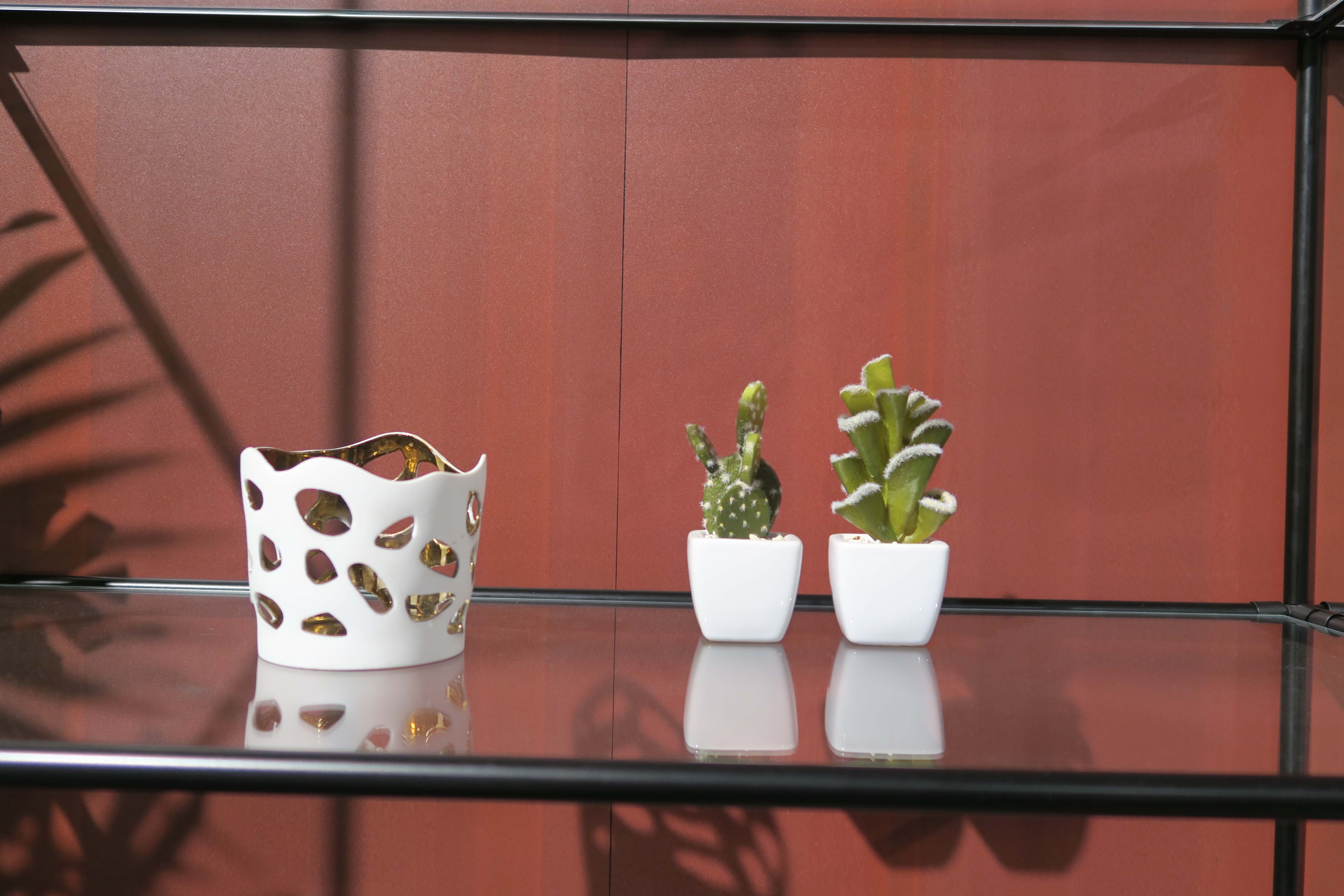 RØDT: Mørkere rødtoner var også å finne på messen.