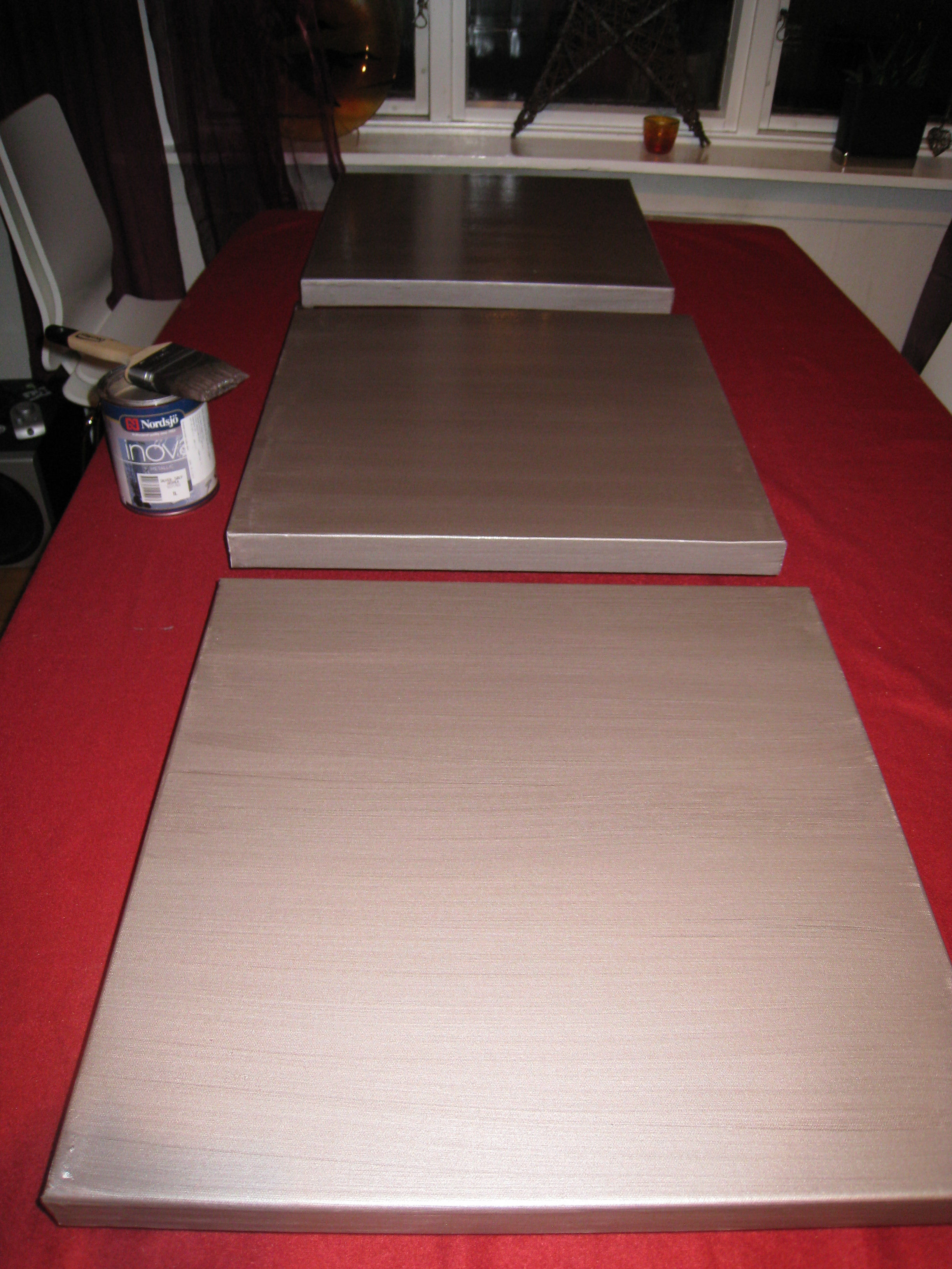 Mal bunnfargen over hele lerretet.