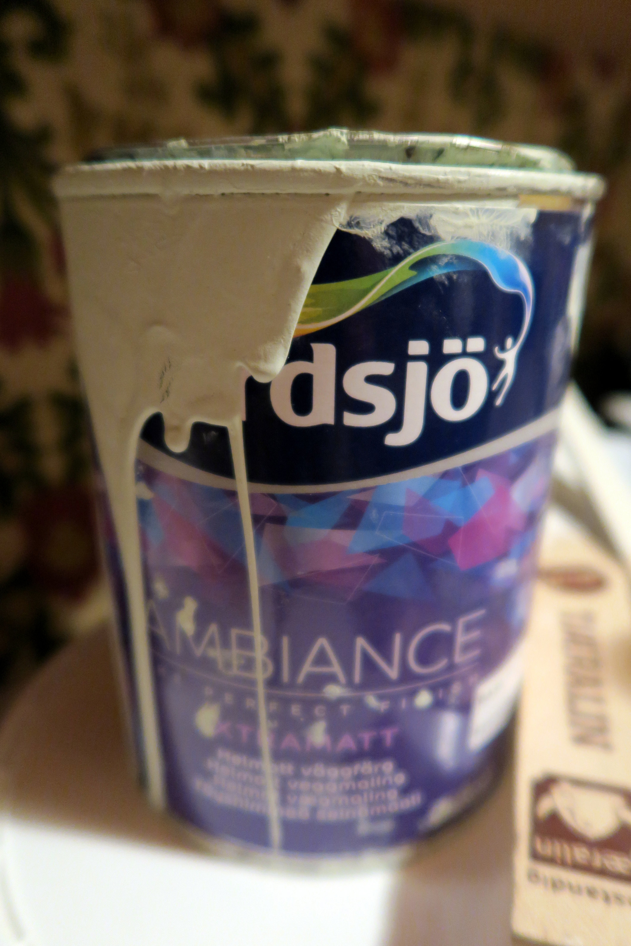 Forsikre deg om at malingsspannet er helt tett før du setter bort malingen. Hvis ikke kan den tørke ut.