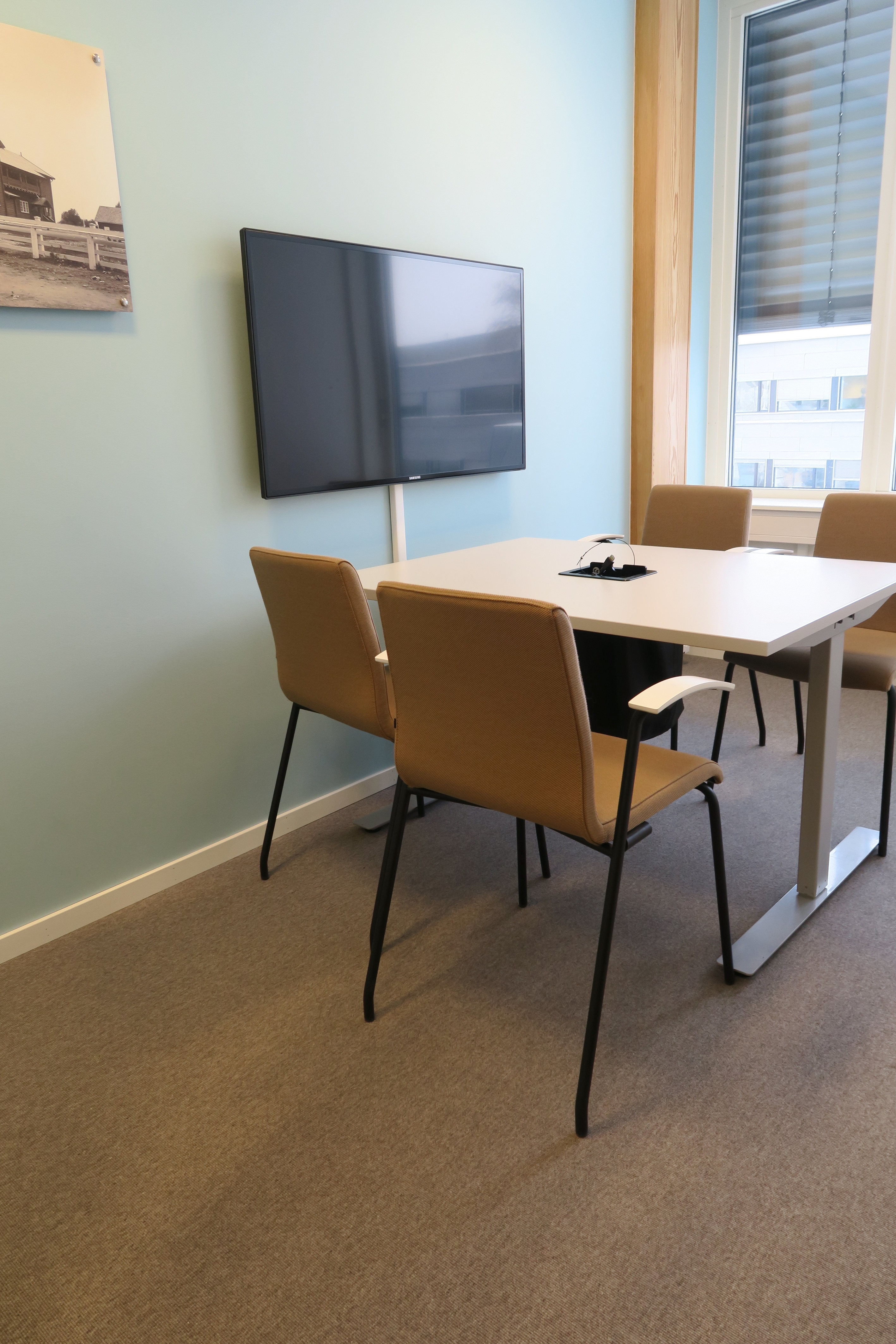 KONTORKOS: De nye teppene i Ullensaker Rådhus gjør kontorlokalene lune og trivelige.