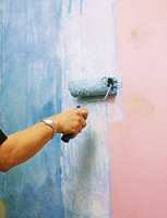 En fuktsperre anbefales på vegger med porøst underlag, f.eks. mur. Den påføres for å binde pussen i murveggen og sikre god heft til membranen.