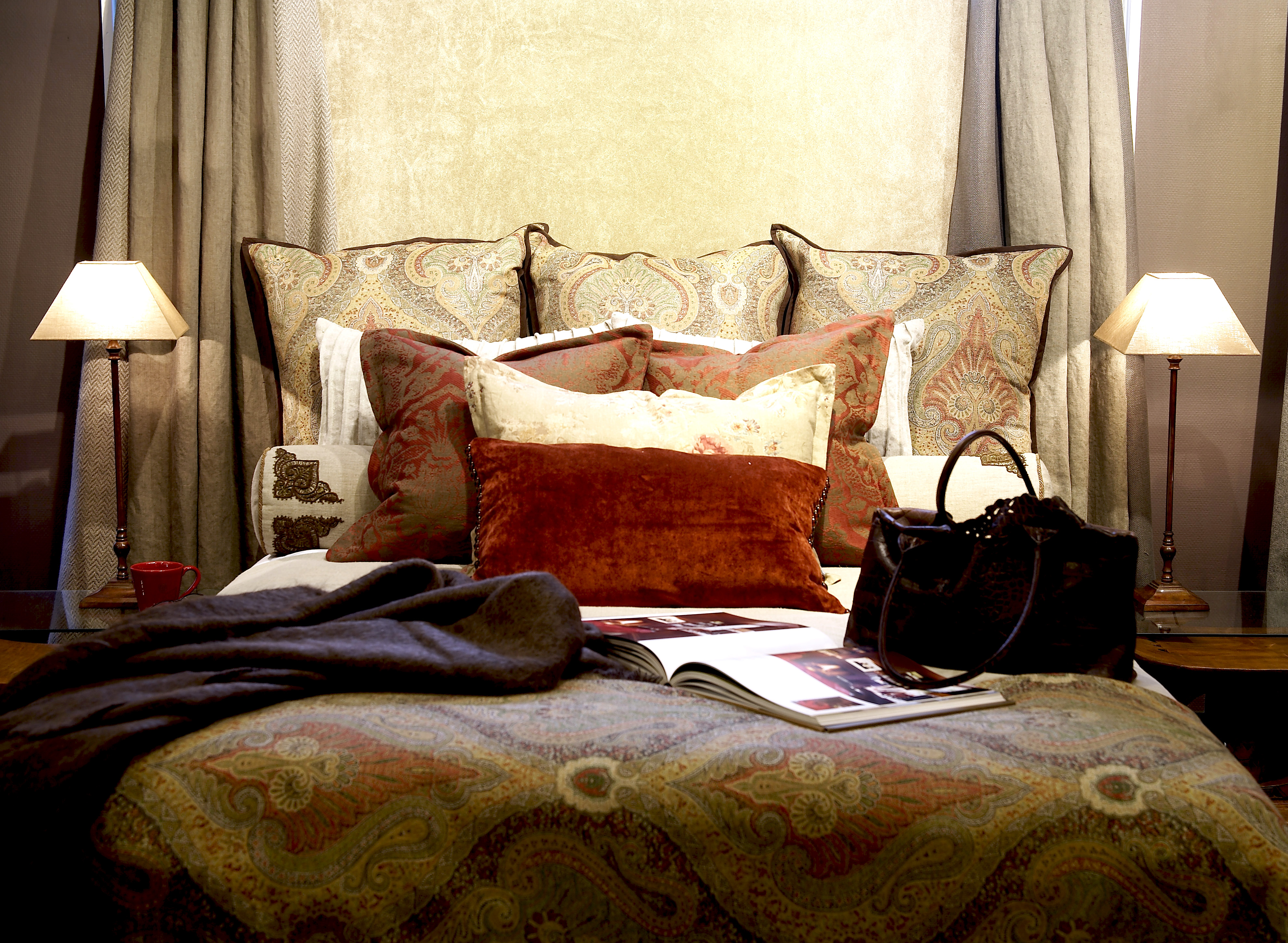 Avkledd i påkledd seng