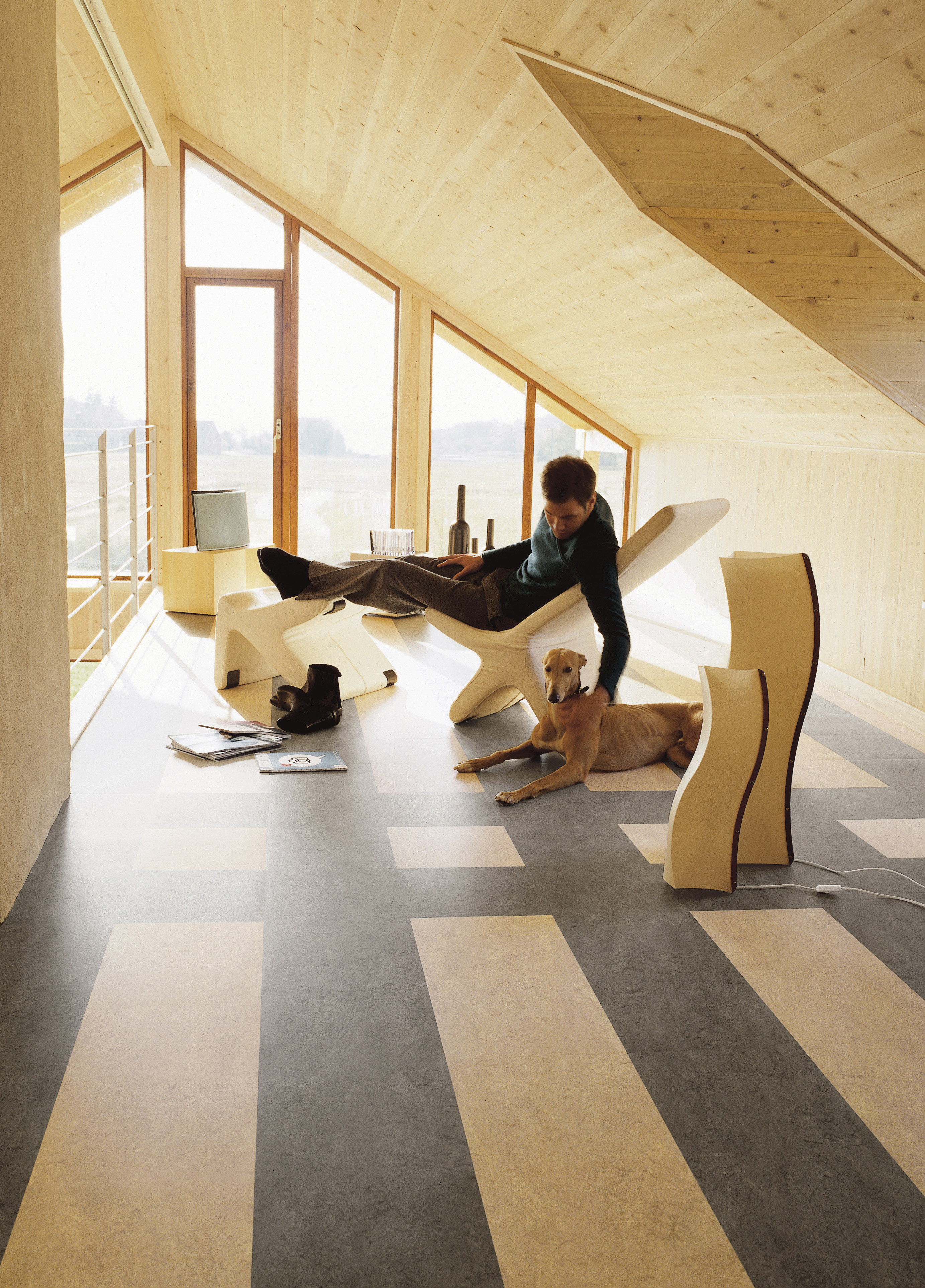 La gulvet innrede rommet