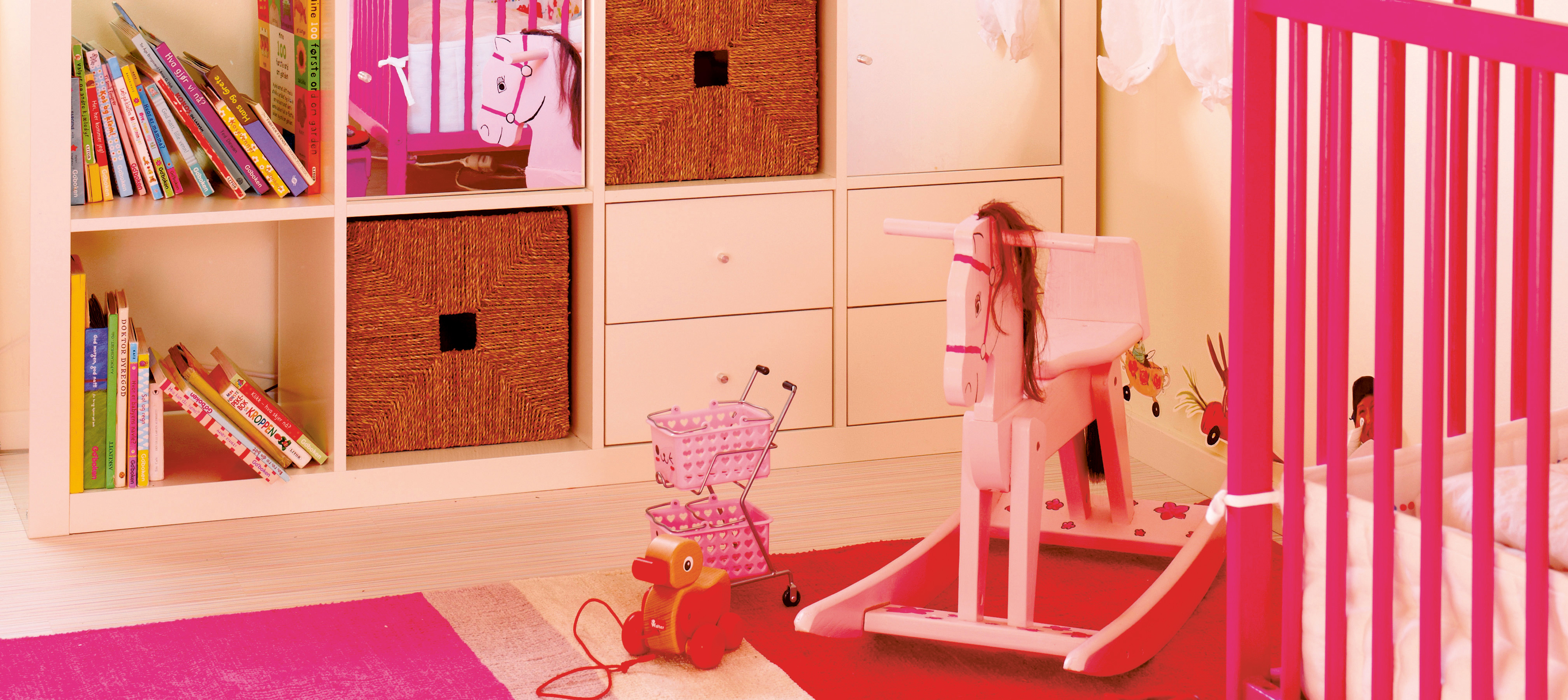 Barnerom med frisk rosa