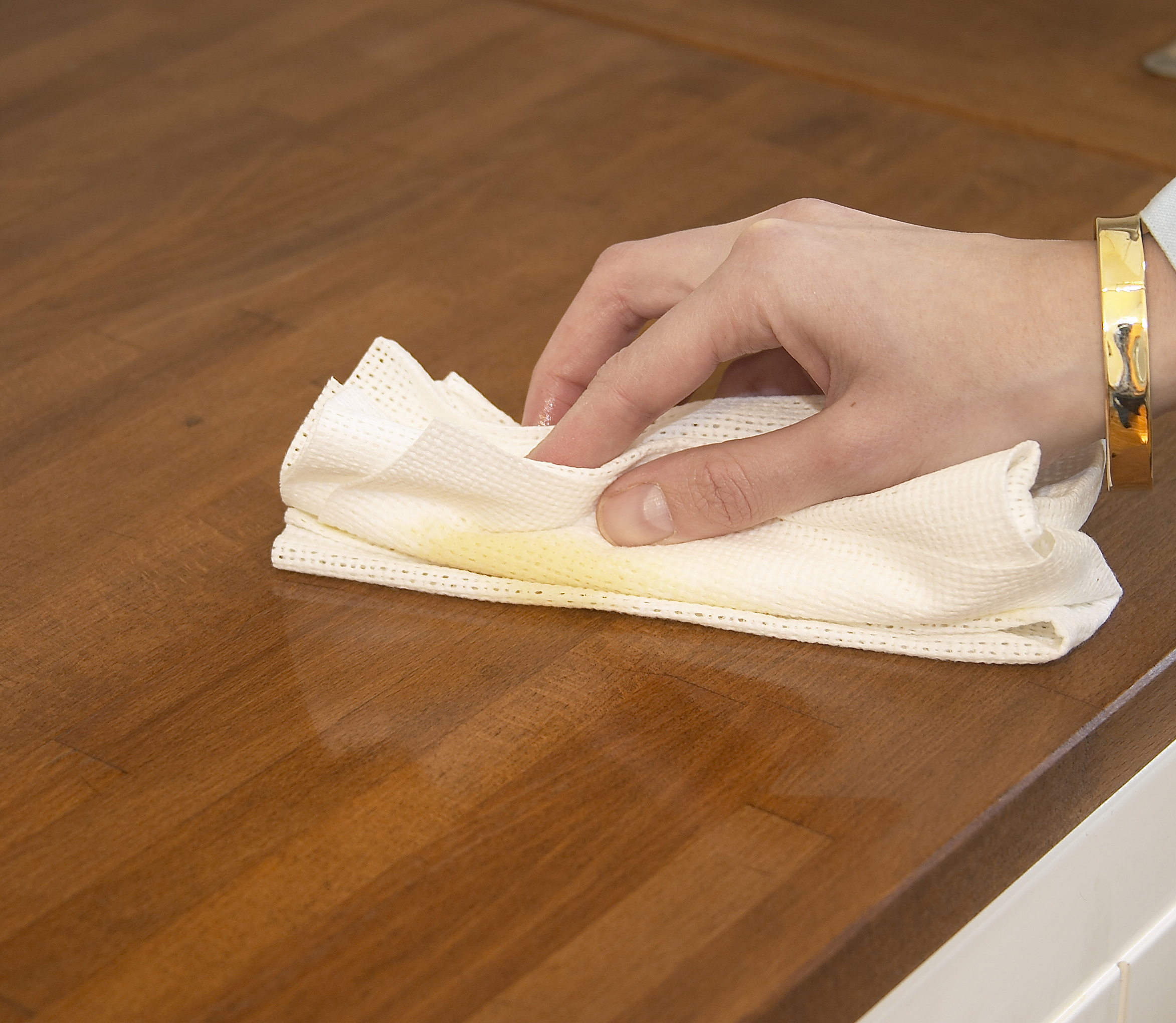 Behandling av gamle teakmøbler