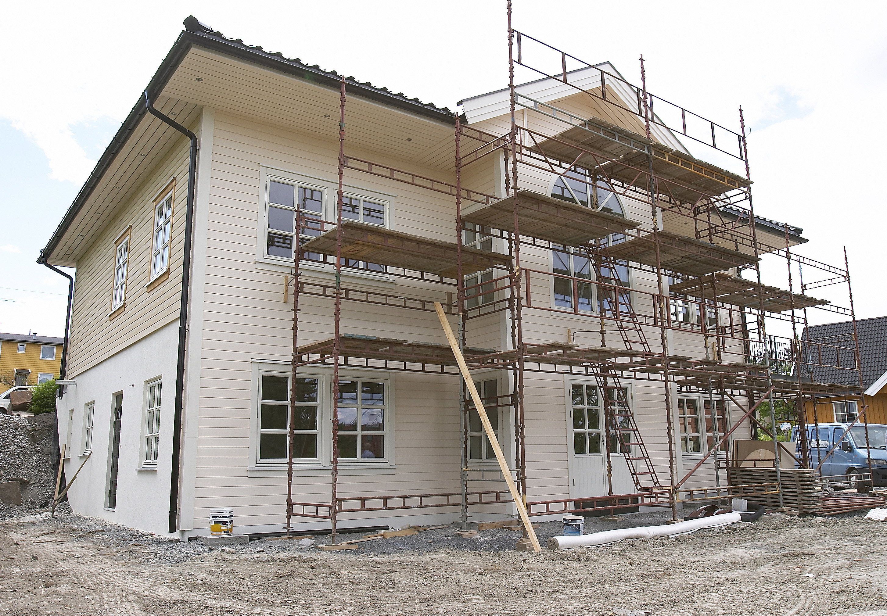 Kvistproblemer på fabrikkmalte vinduer