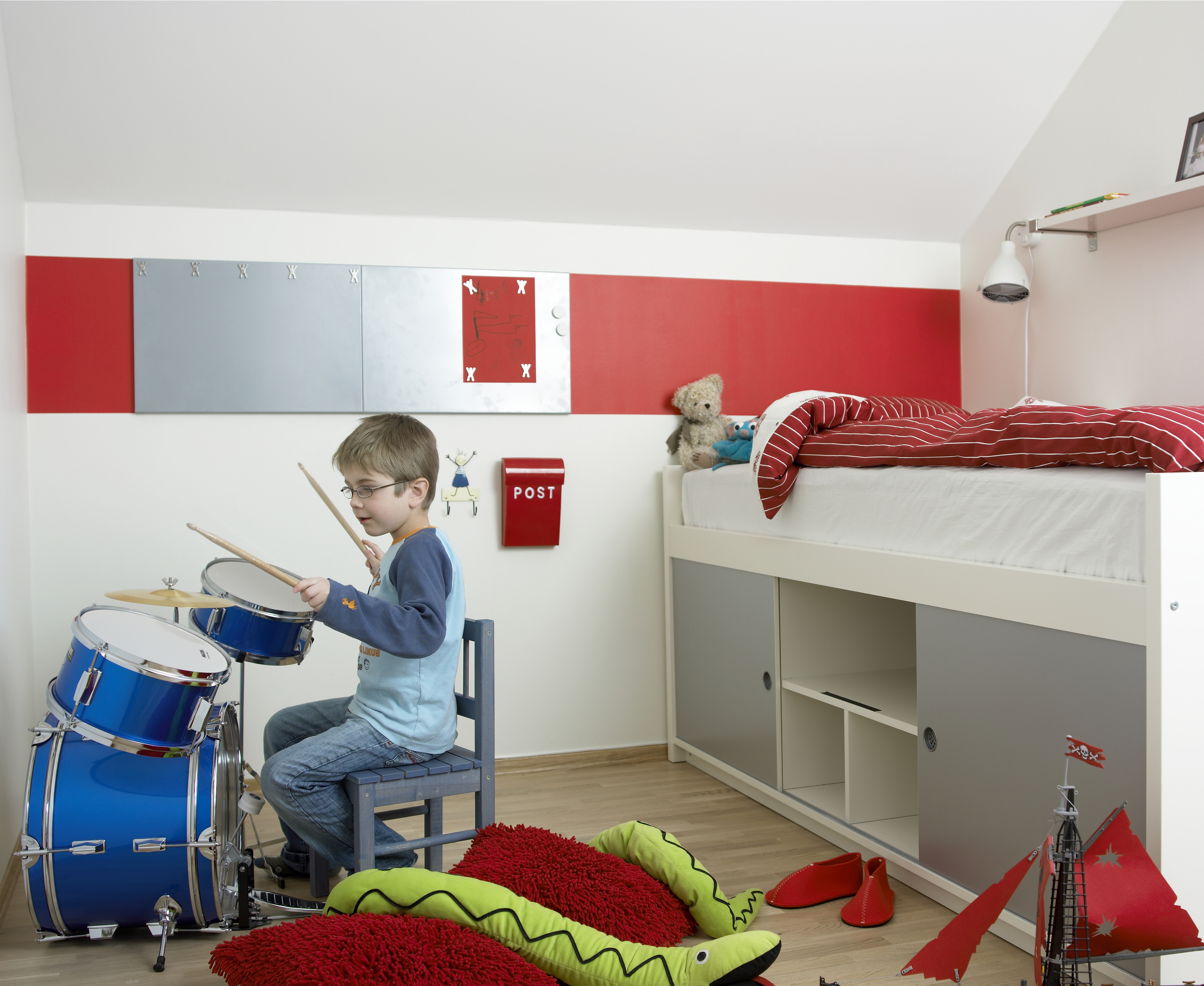 Rødt for røverungen