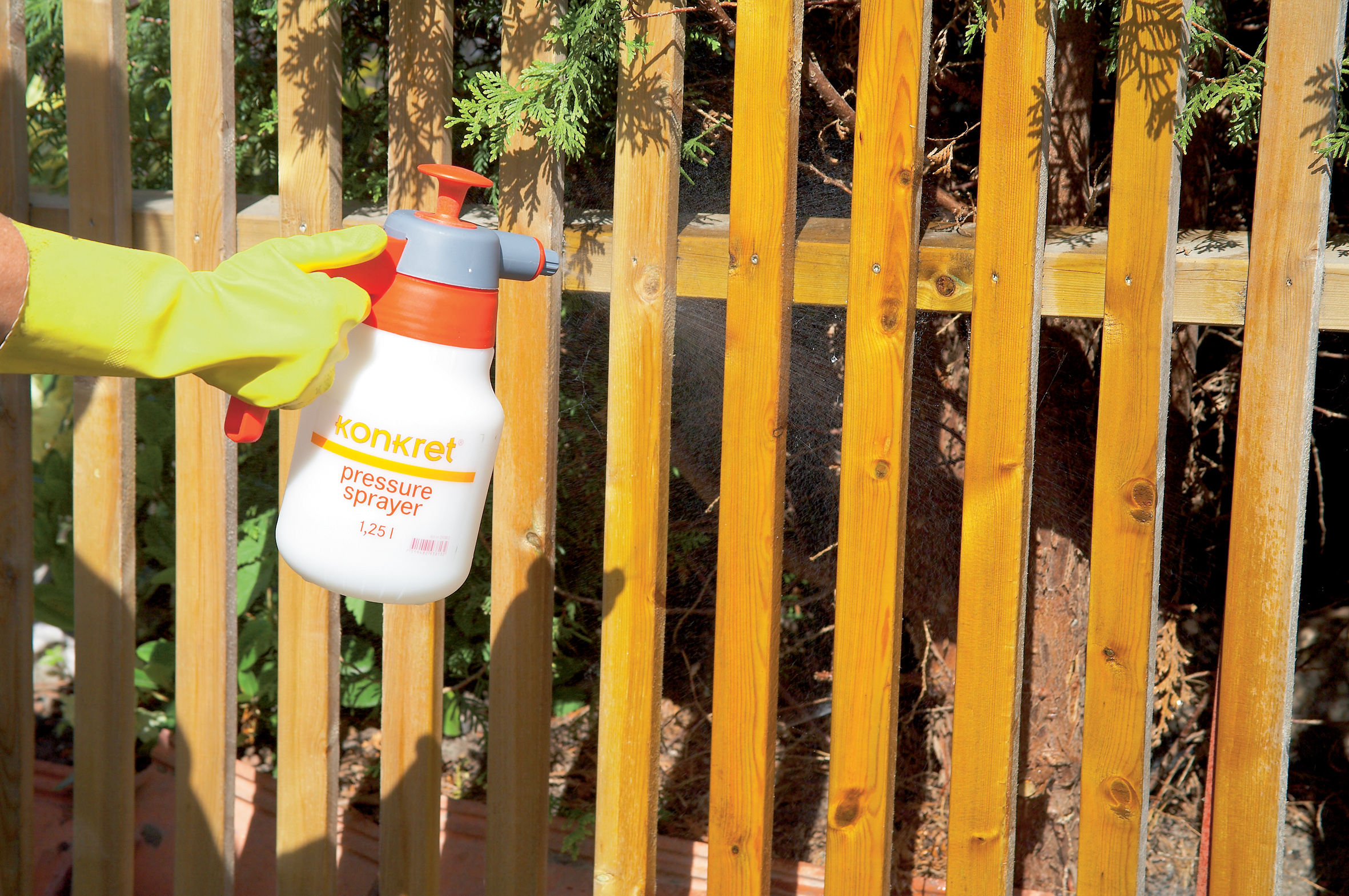 Trinn 3: Spray på med sopp- og algefjerner