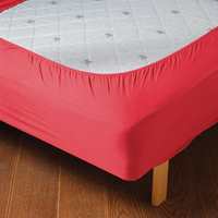 Kantbeskytter for kontinental- eller rammemadrass skjuler madrasstrekket og gir en pen påkledning av sengen.