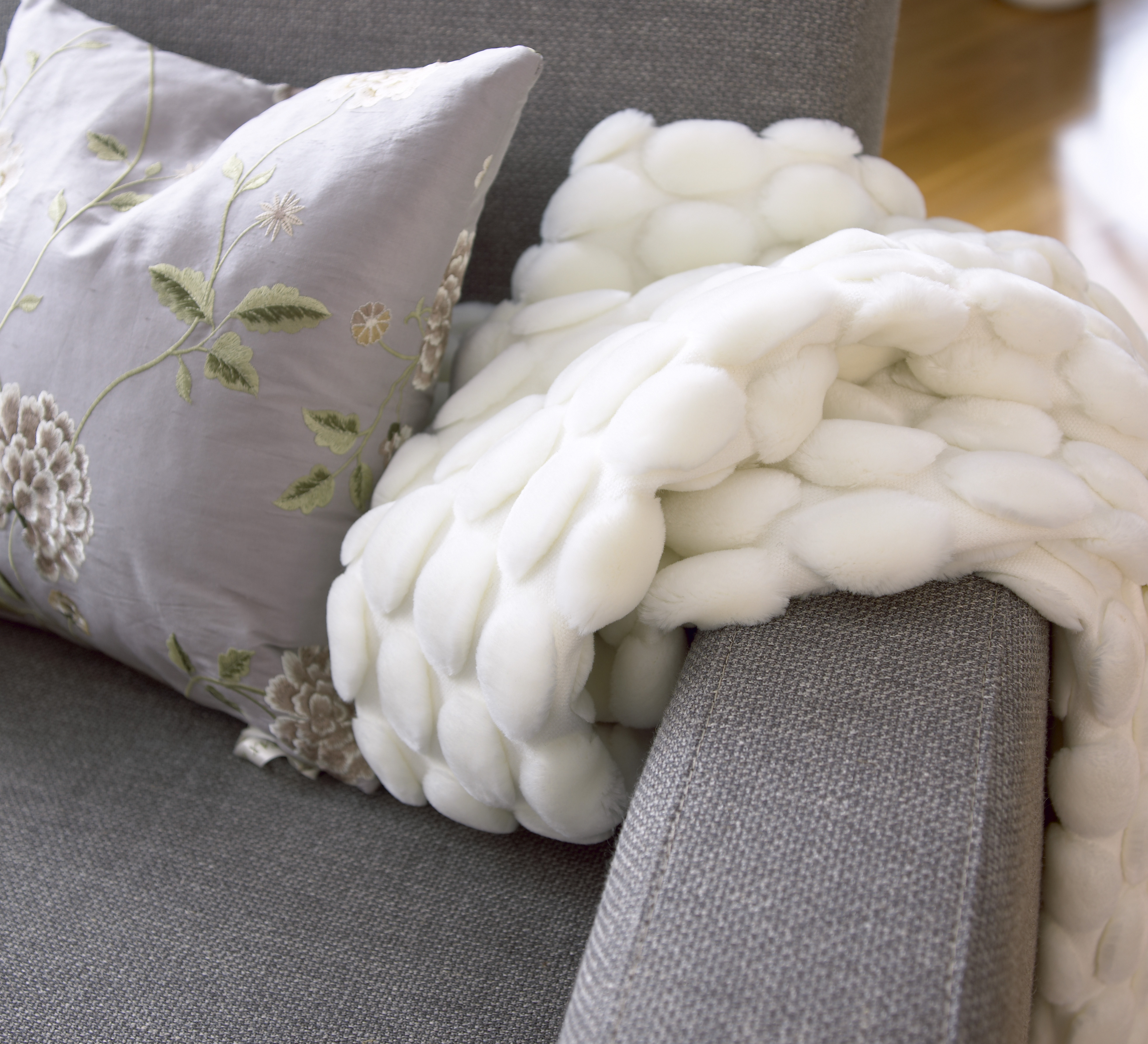 Grå og hvit eleganse