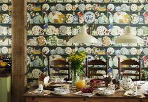 Kjente, kjære og populære keramikkdesign kan nå både settes på veggen og legges på bordet.   