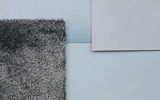 KONTRASTER: Overflaten på materialer appellerer til sansene våre, og opplevelsene er forskjellige om flaten er blank eller matt, slett eller taktil.