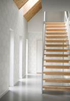 <b>NATURFARGE:</b> Gyllent tre brukes nå mer og mer av arkitekter og interiørarkitekter for å gi mer liv og lunhet til moderne interiør. Veggene er tapetsert med White & Light fra svenske Engblad. Leverandør i Norge er Borge. 