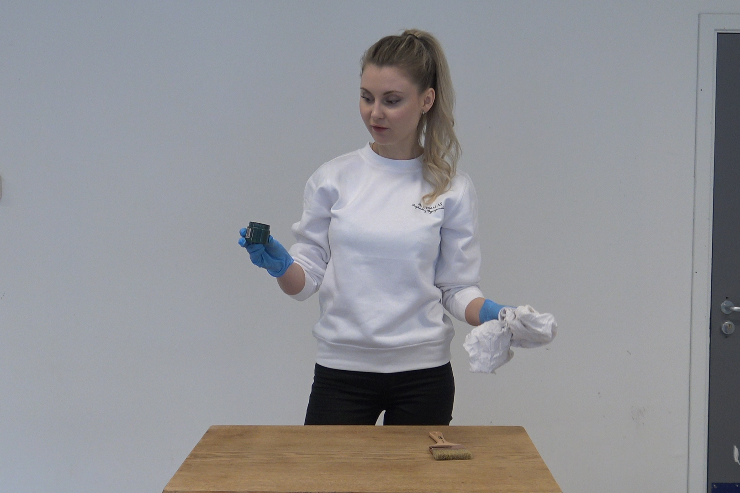 Wibo Interiørolje, pensel og fille.