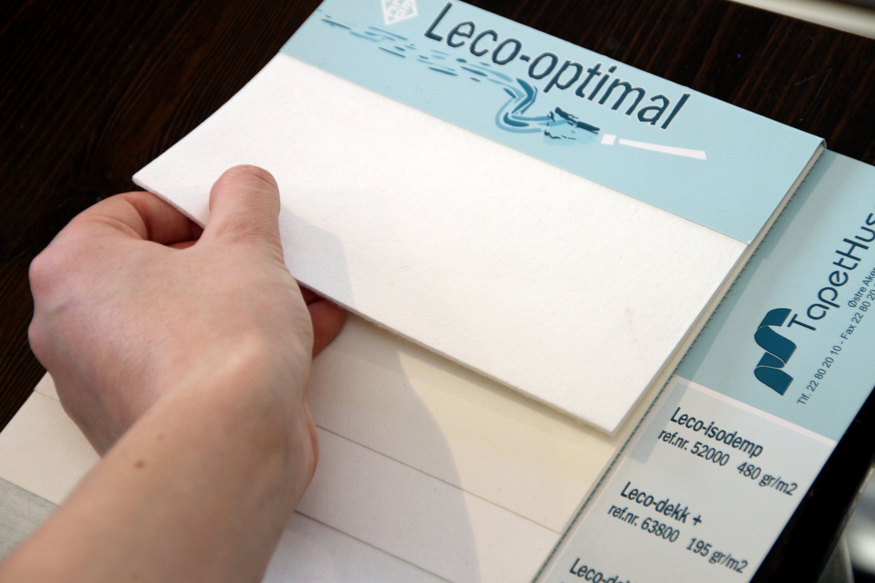 Produsenten hevder tapetet Leco Isodemp gir 28 prosent lyd- og støydemping. – Dette tapetet egner seg i rom hvor man ønsker mindre støy, sier Gro Welle-Watne hos Tapethuset.