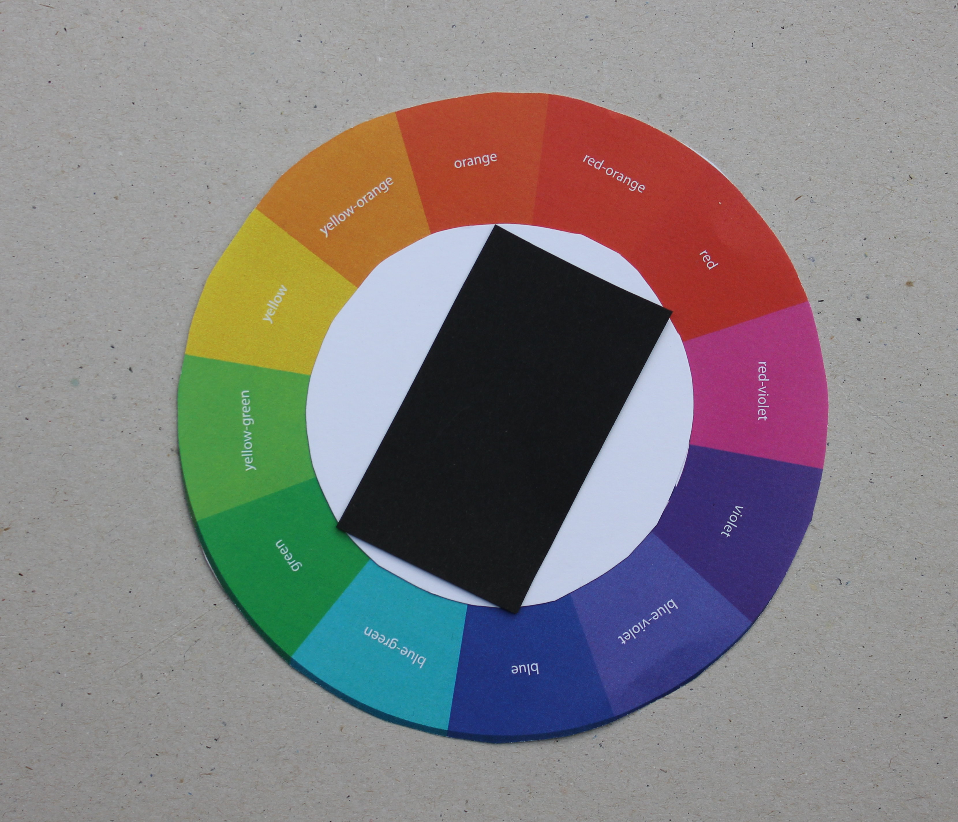 REKTANGEL: En av fireklangene vi kan få ved hjelp av rektangelet er blå-grønn-orange-rød. (Foto: Bjørg Owren/ifi.no)