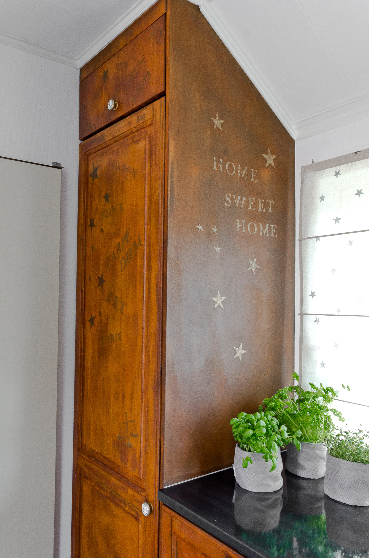 Dekor med gullmaling