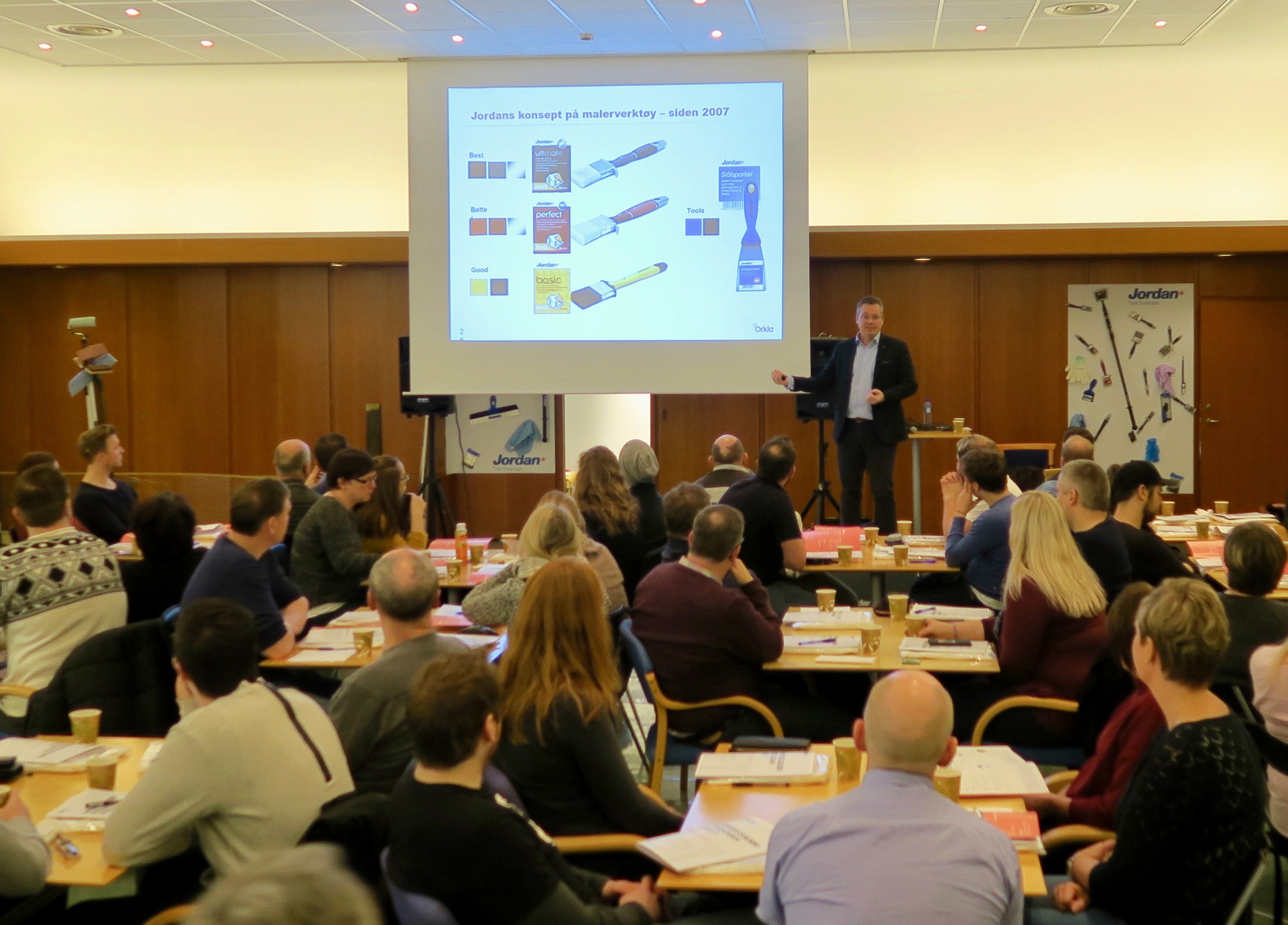 KLAR FOR KURS: I dag finnes 1500 butikker som selger Jordans produkter. Nå er 100 butikkselgere på kurs i Oslo for å bli gode Jordan-ambassadører. 