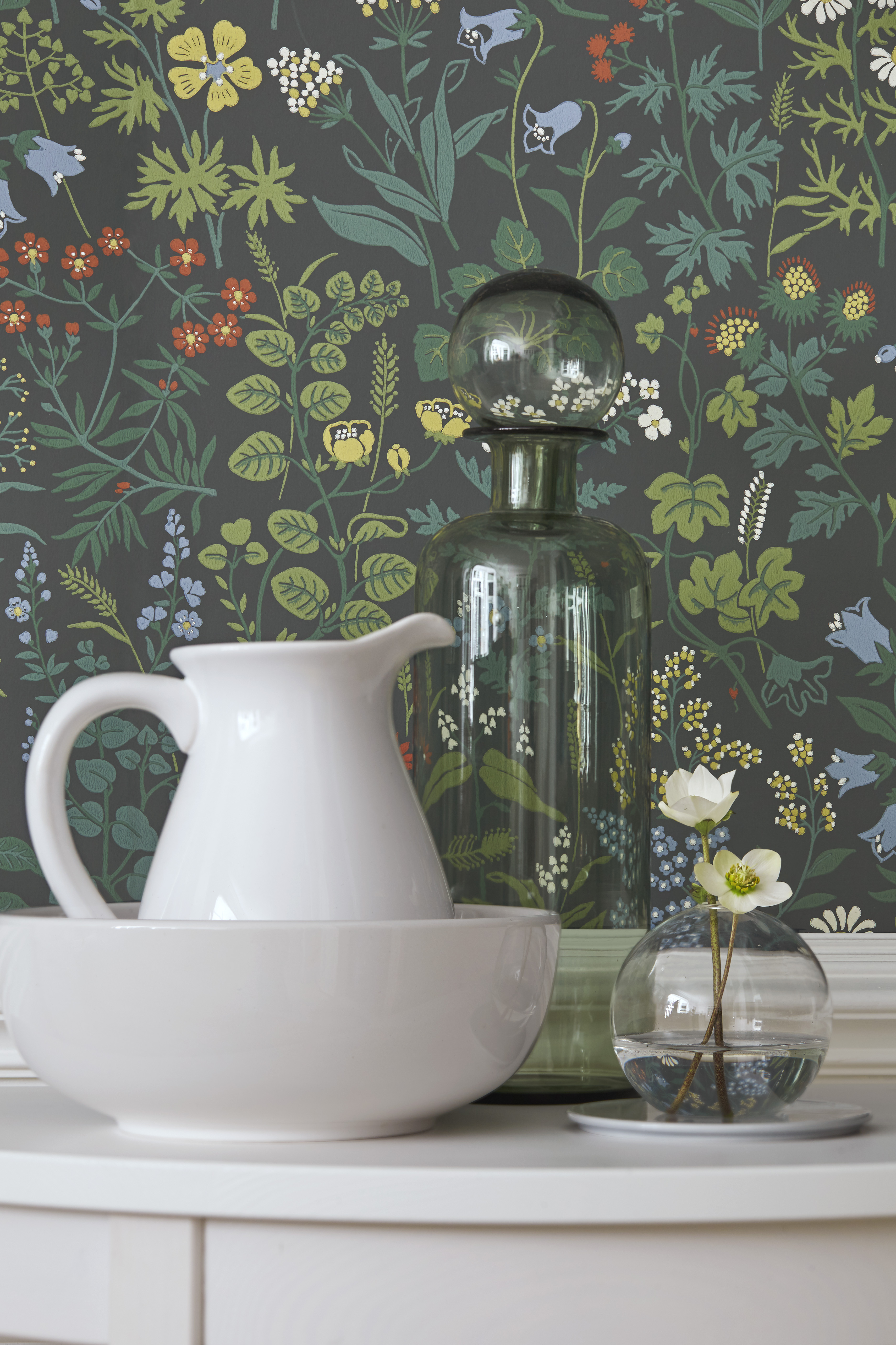 Flora med mørk bunnfarge