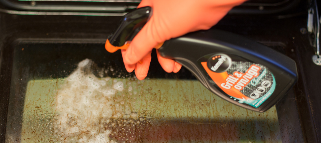 Effektiv rengjøring av stekeovnen