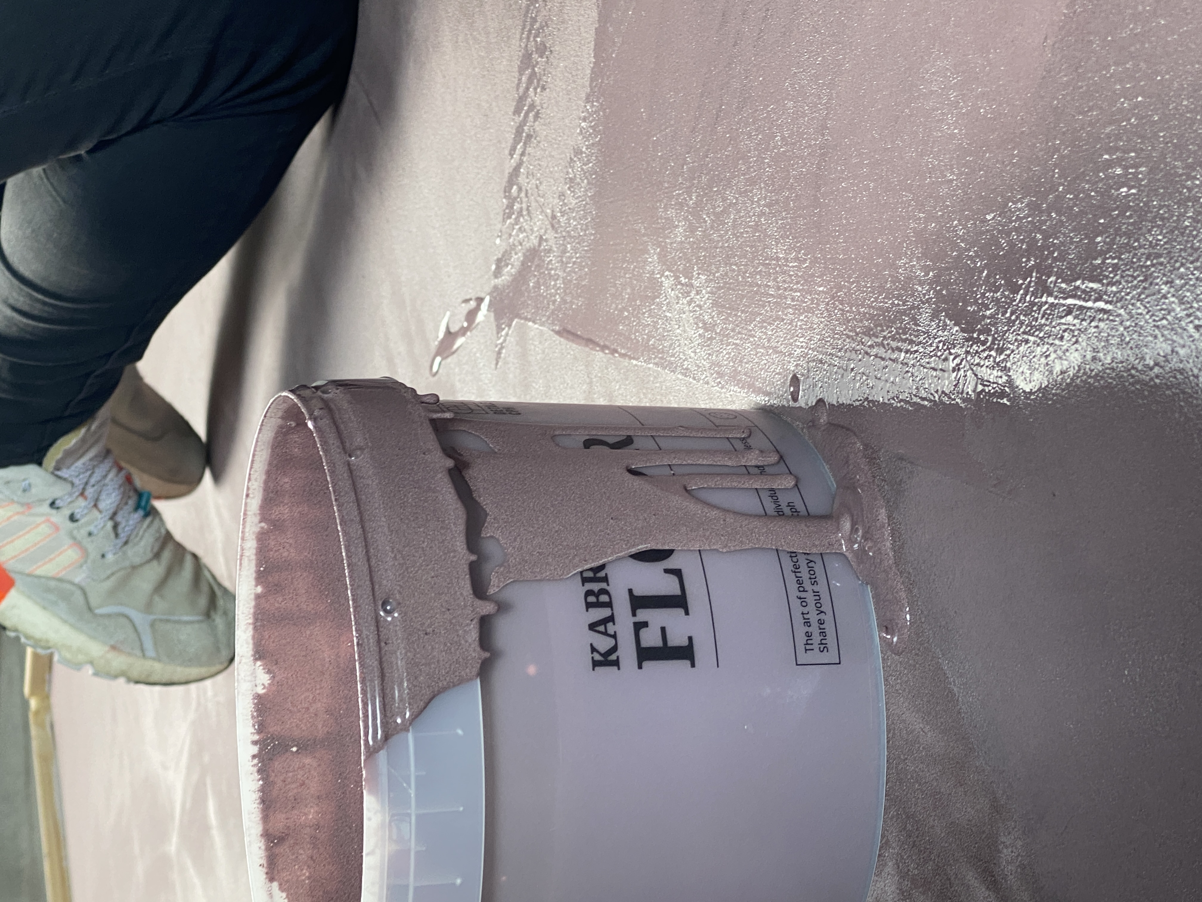 Kabric Floor påføres.