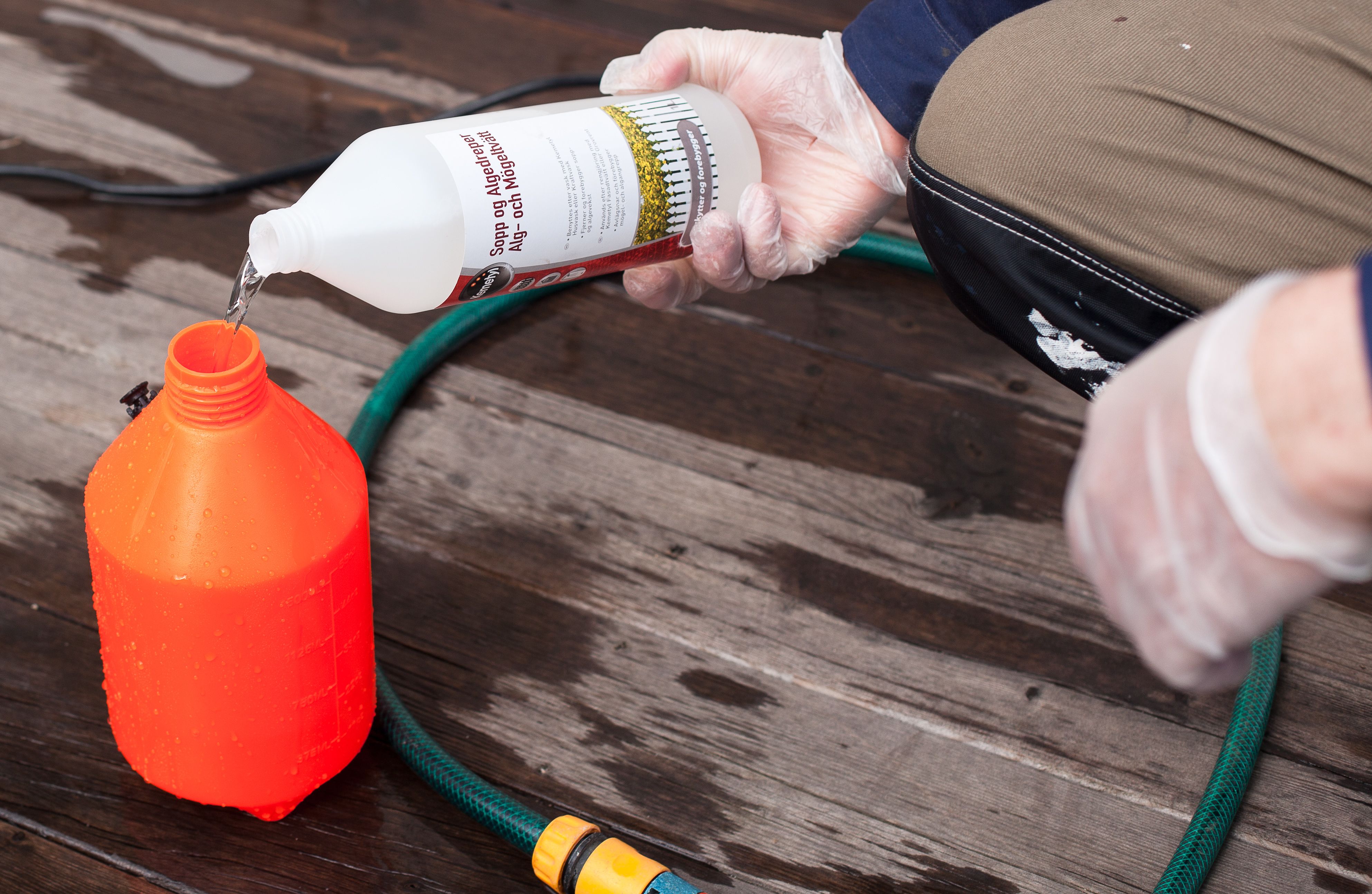 Kjemikalier som benyttes på terrassegulvet fungerer best i temperaturer rundt 20 grader.