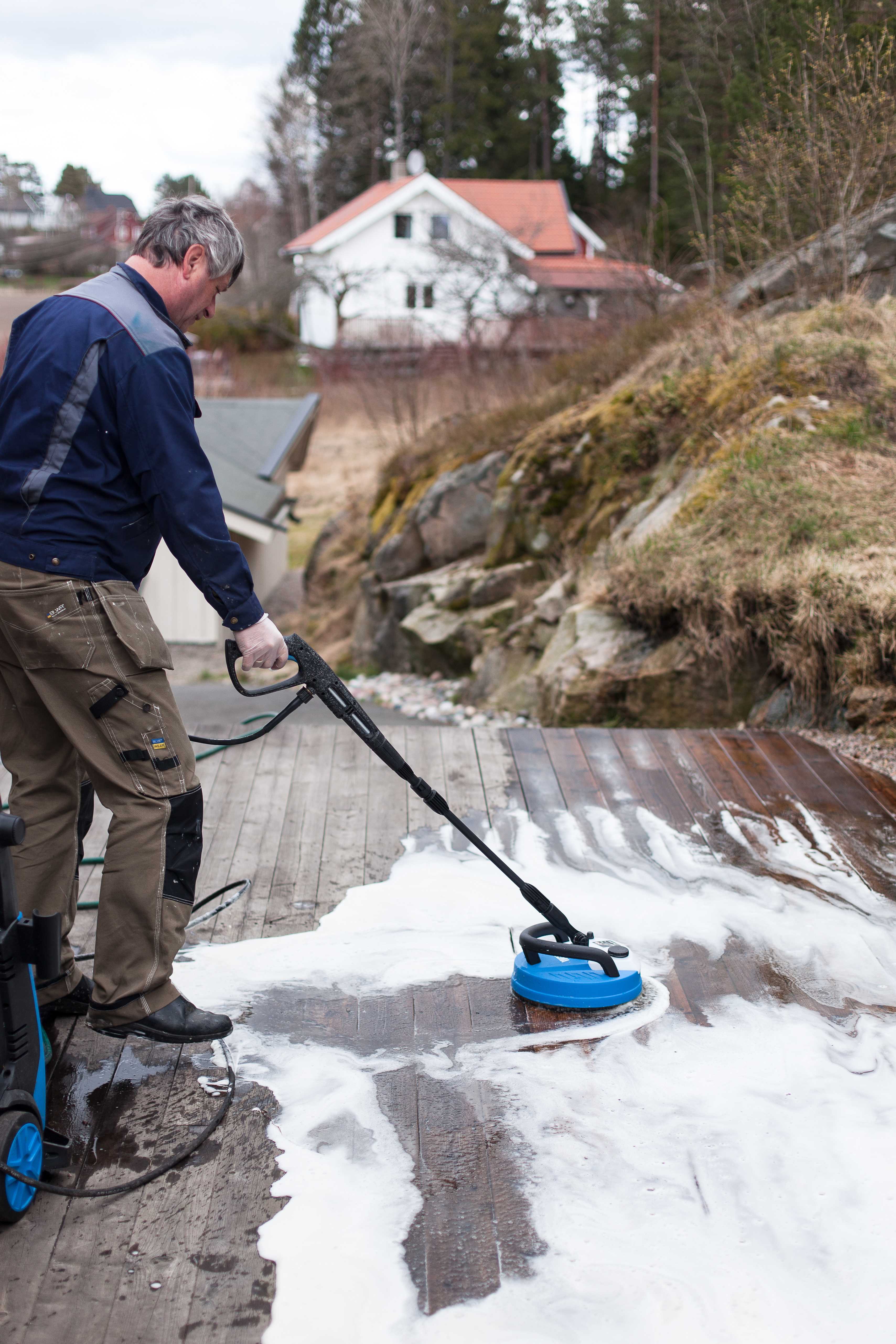 Roterende børster til høytrykksspyleren er et effektivt redskap.