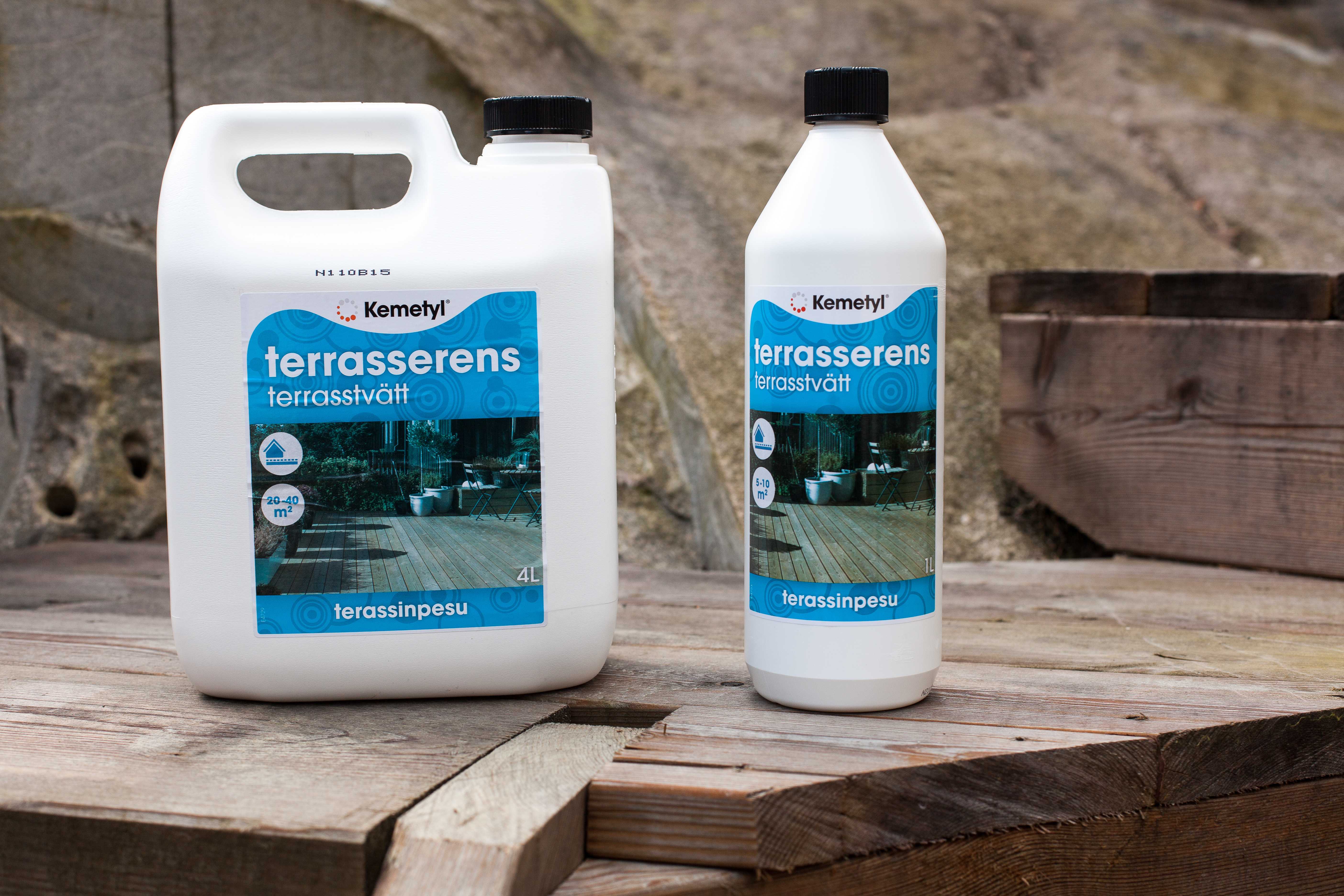 Benytt rengjøringsmidler beregnet for terrassegulv.