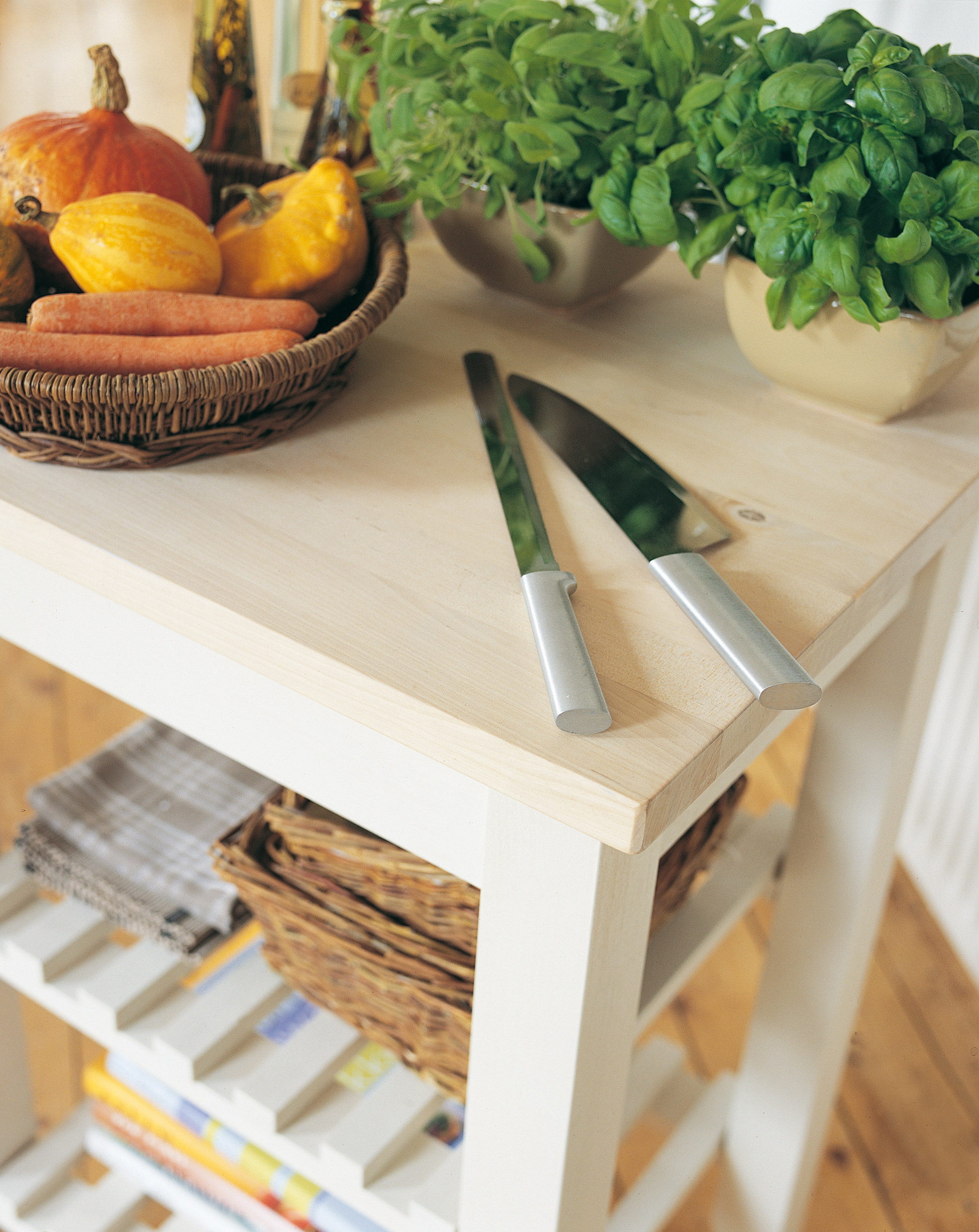 Kjøkkenbenken bør få sin daglig dose rengjøring. Her skal kokkekunnskapene settes til verks, og maten bør møte en ren benk.