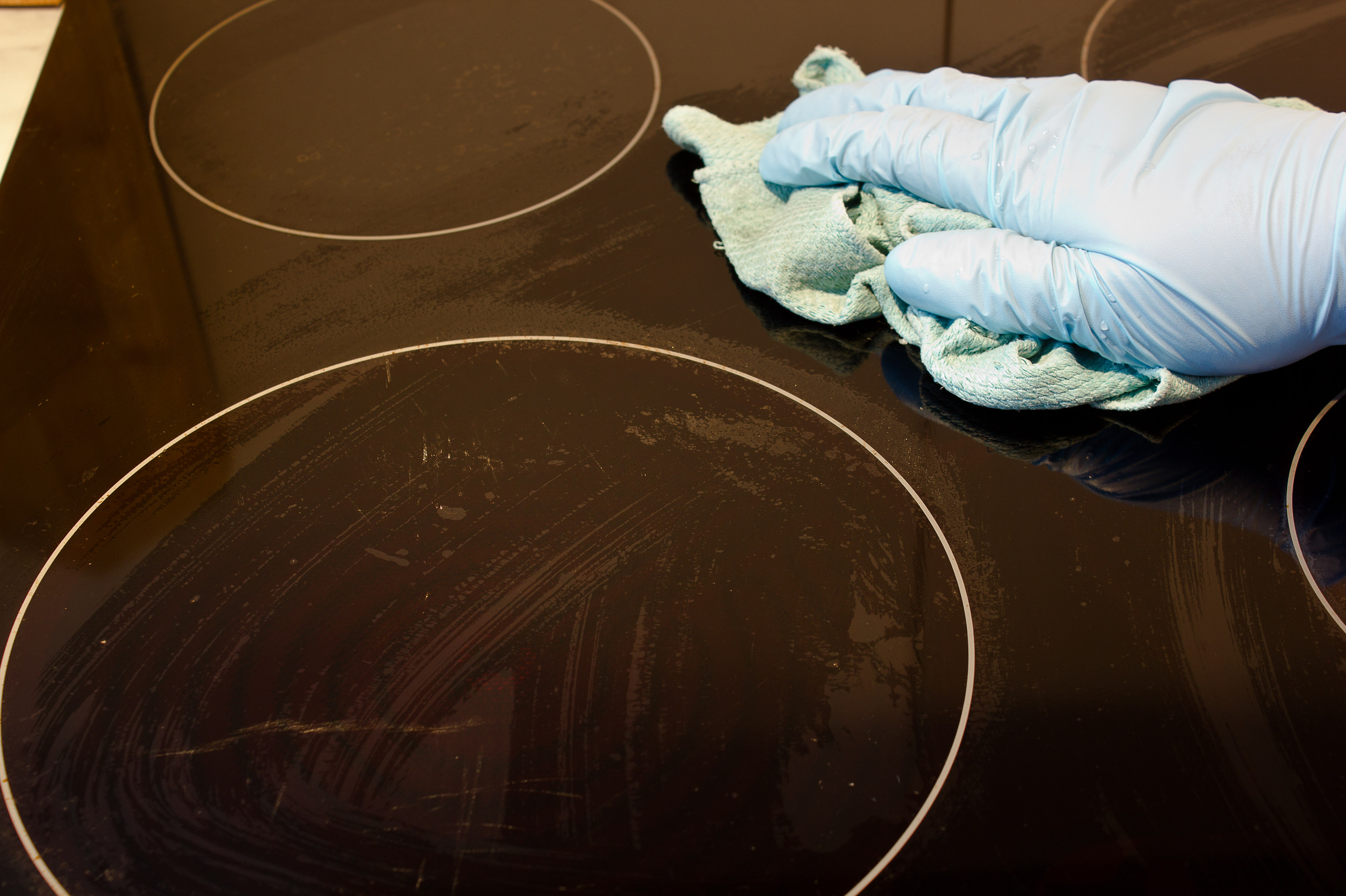 Ut med innbrent smuss