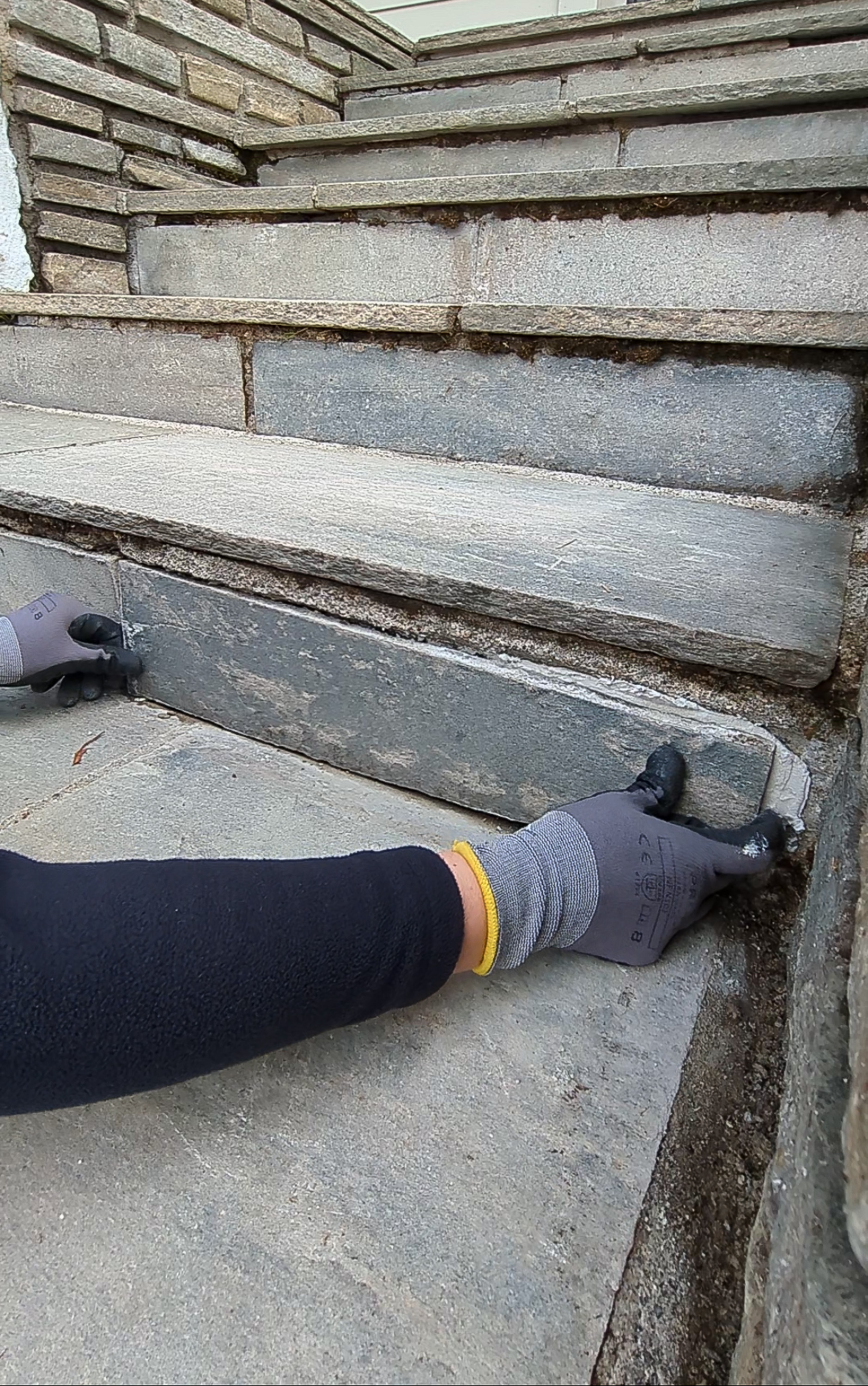 trykke på plass steinhelle