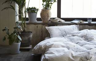 Det avslappende og koselige er den nye luksusen, sier de hos Høie, som har kalt et av høstens nye sengetøysett «Kongle».