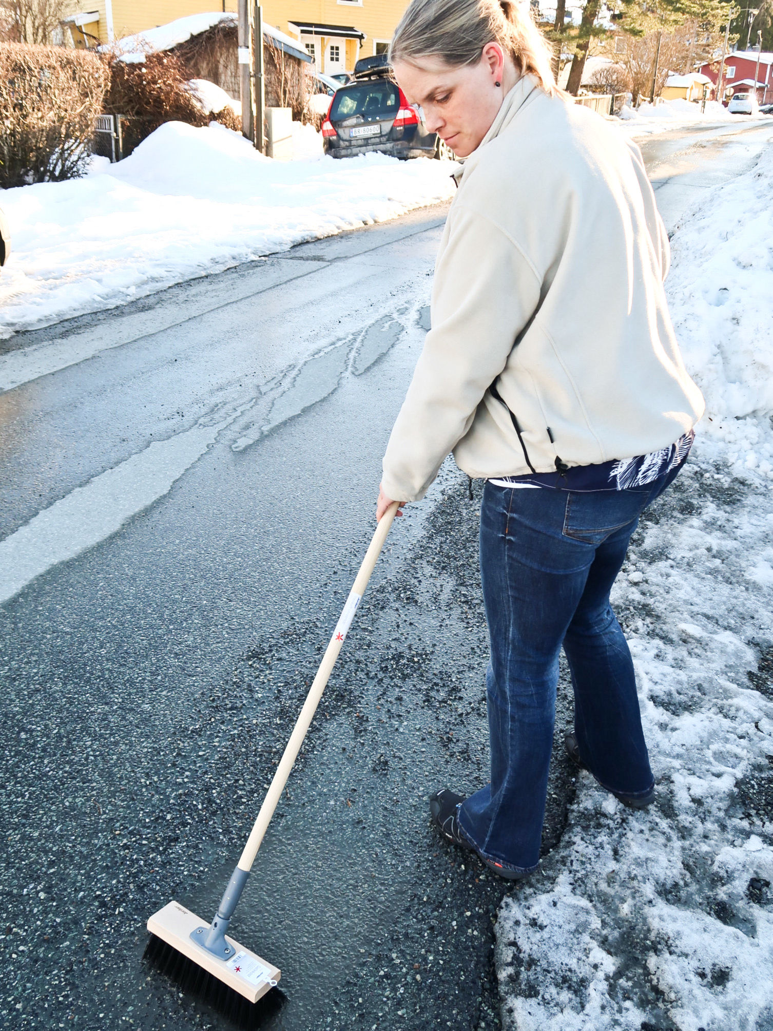 Kost vekk grus og løv
