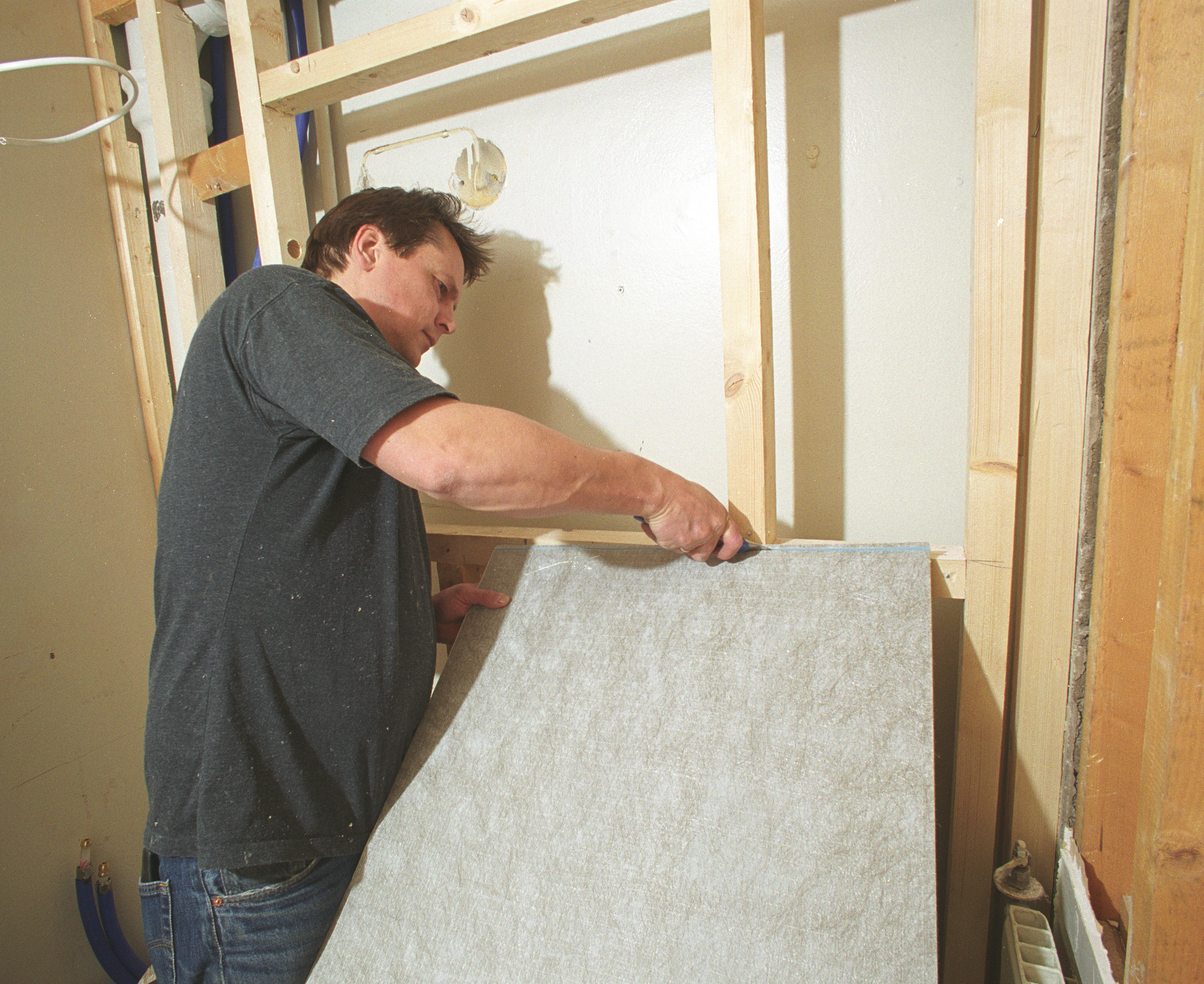 Slik setter du opp våtromsplater på badet