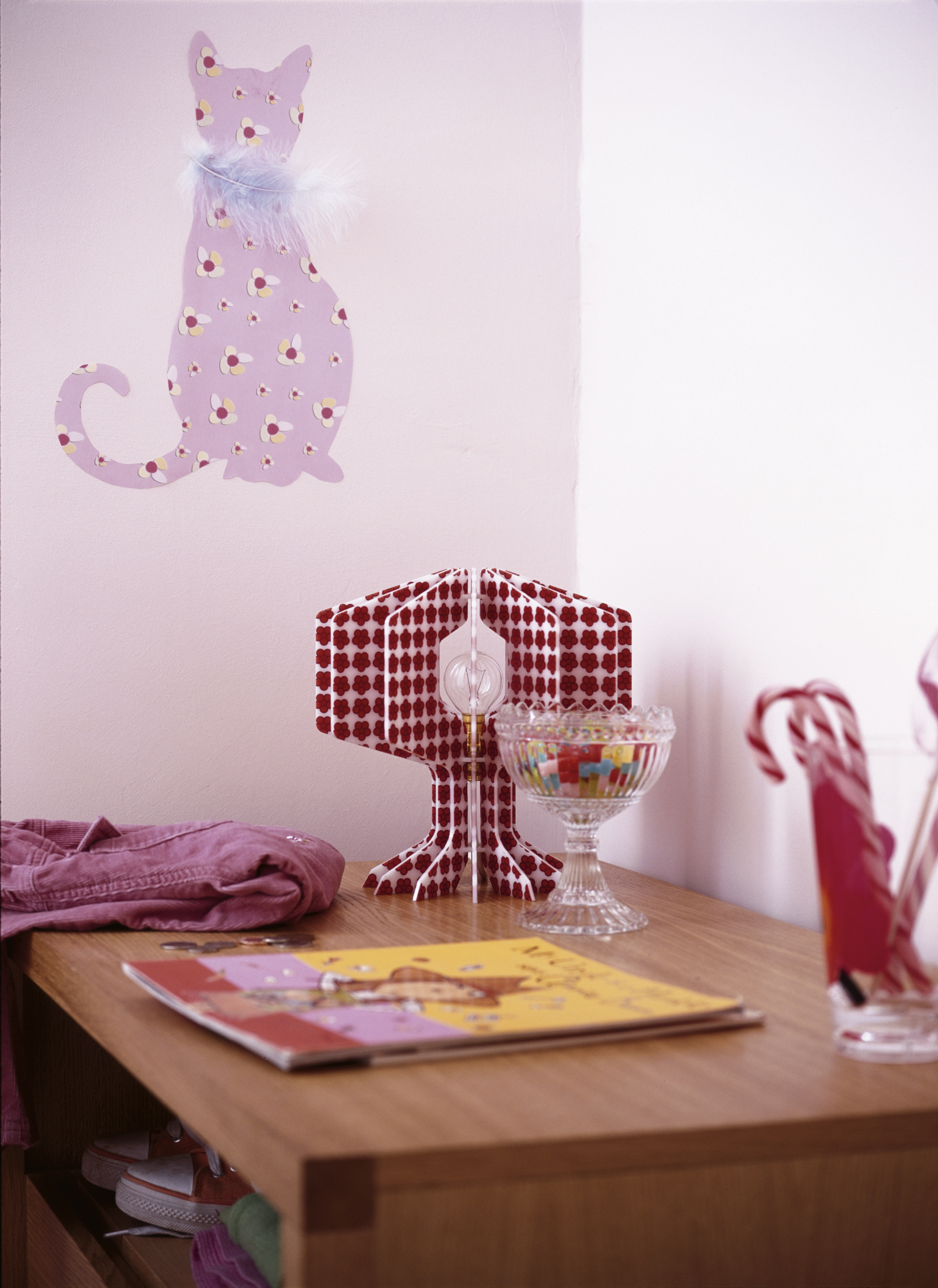 Lim pus opp på veggen!