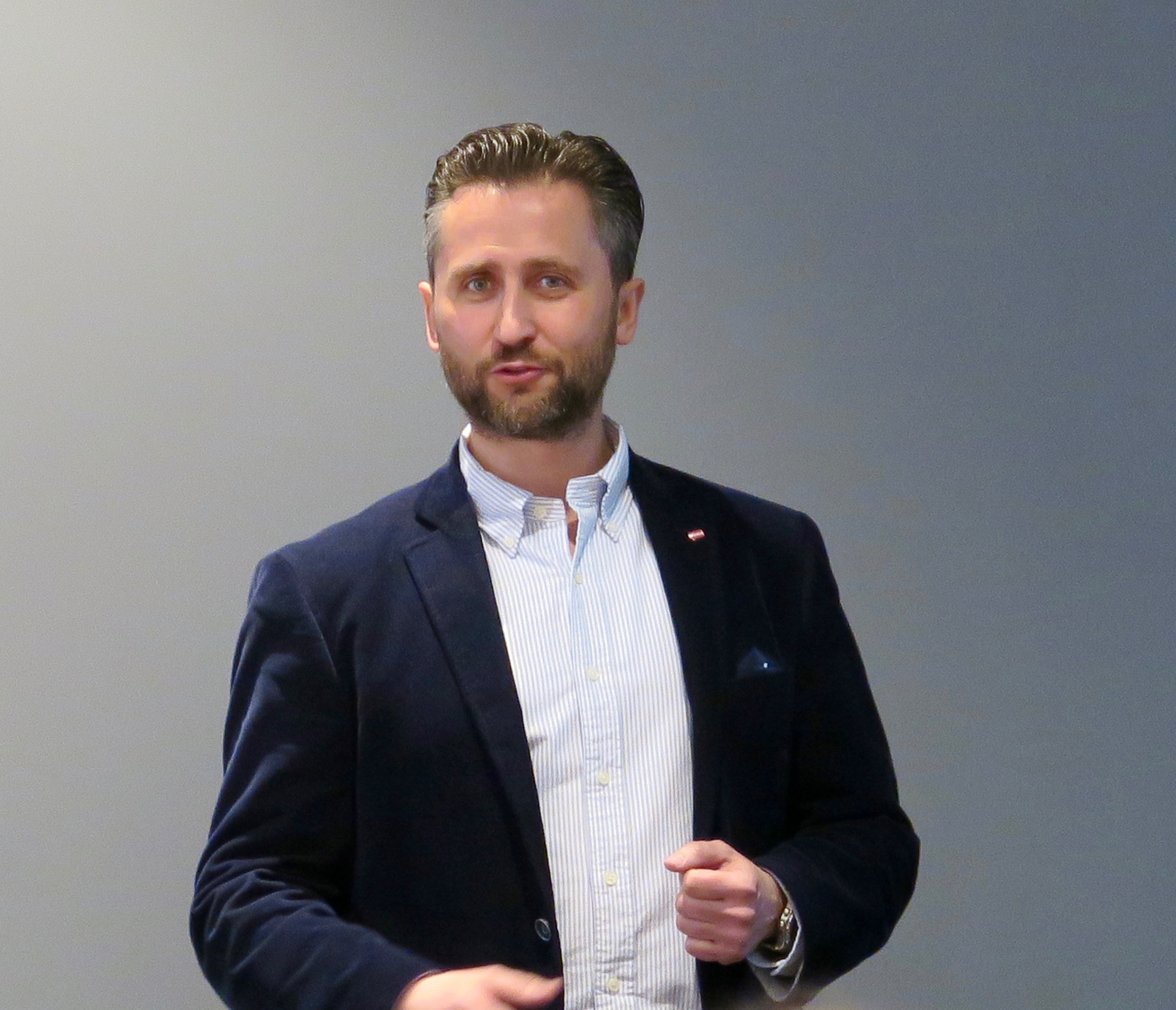 Kristian Owren, adm. dir. i IFI, har samlet aktører i overflatebransjen til IFIs årskonferanse 2016, blant annet for å snakke om rekruttering til håndverksfagene.