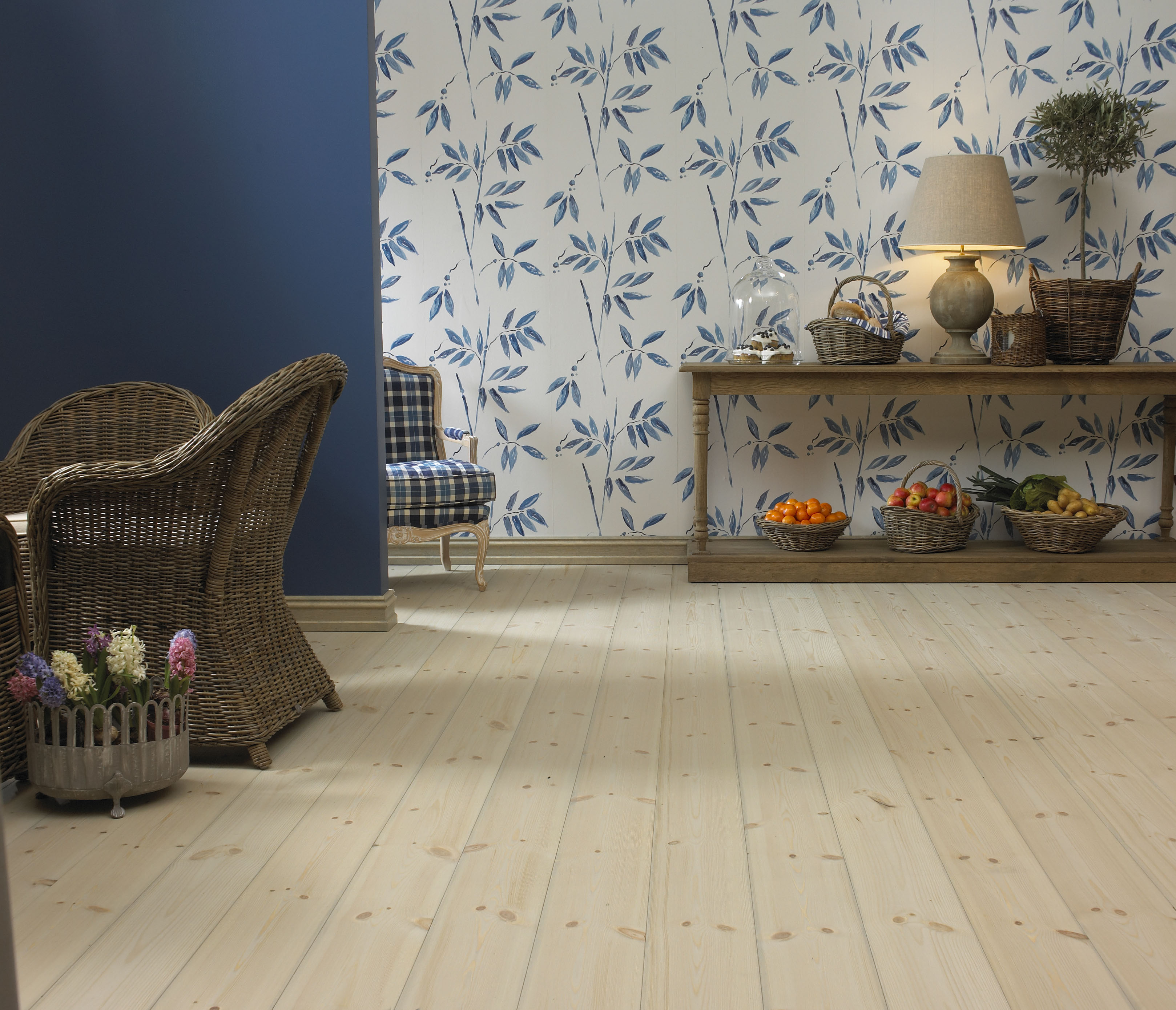 KLANG: Materialene har ulik klang. Furu har for eksempel dypere klang enn gran. Gulvet her er fra S&ouml;dra Interi&oslash;r.